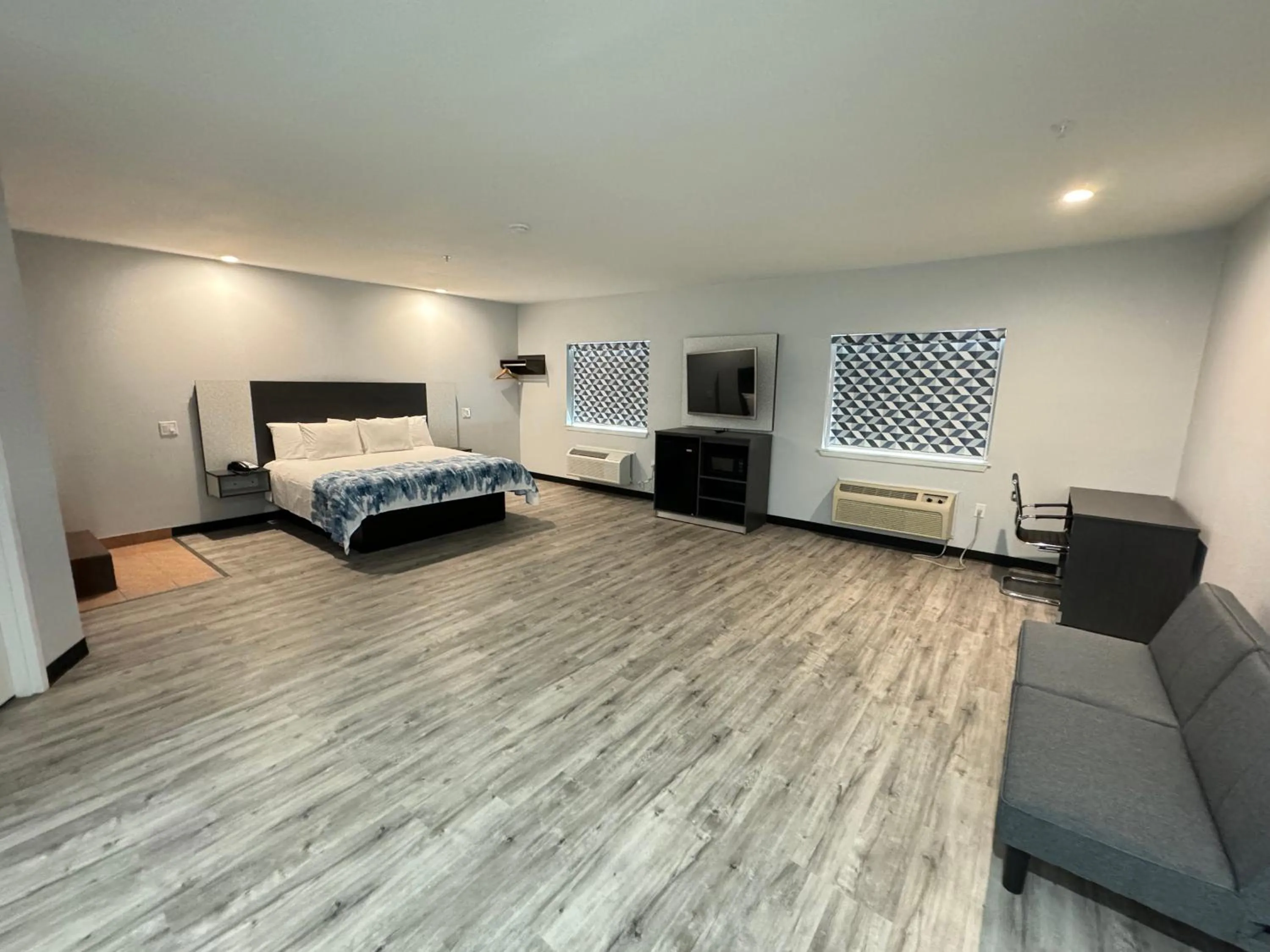 Bed in Americas Best Value Inn & Suites Haltom City Ft. Worth