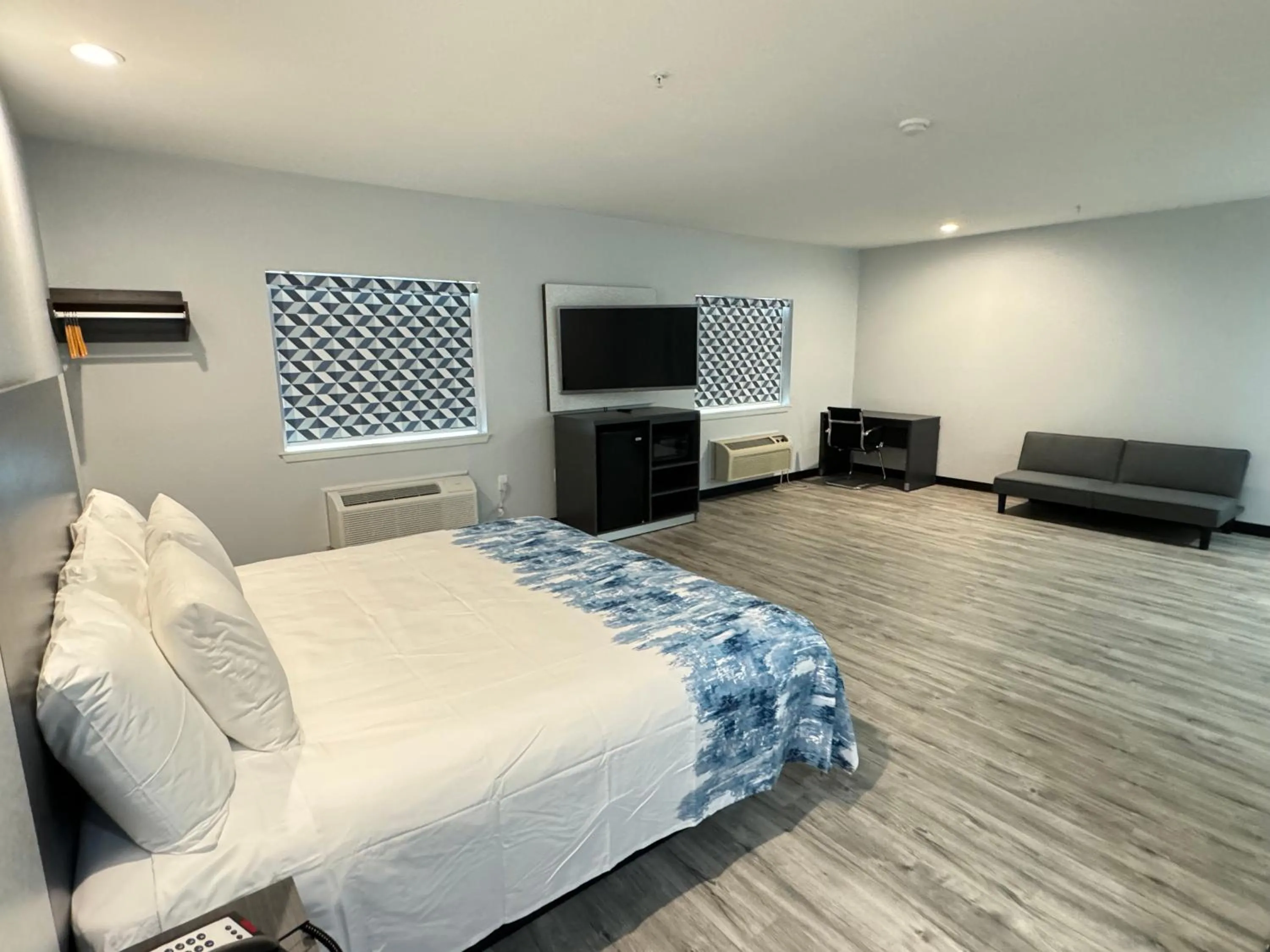 Bed in Americas Best Value Inn & Suites Haltom City Ft. Worth