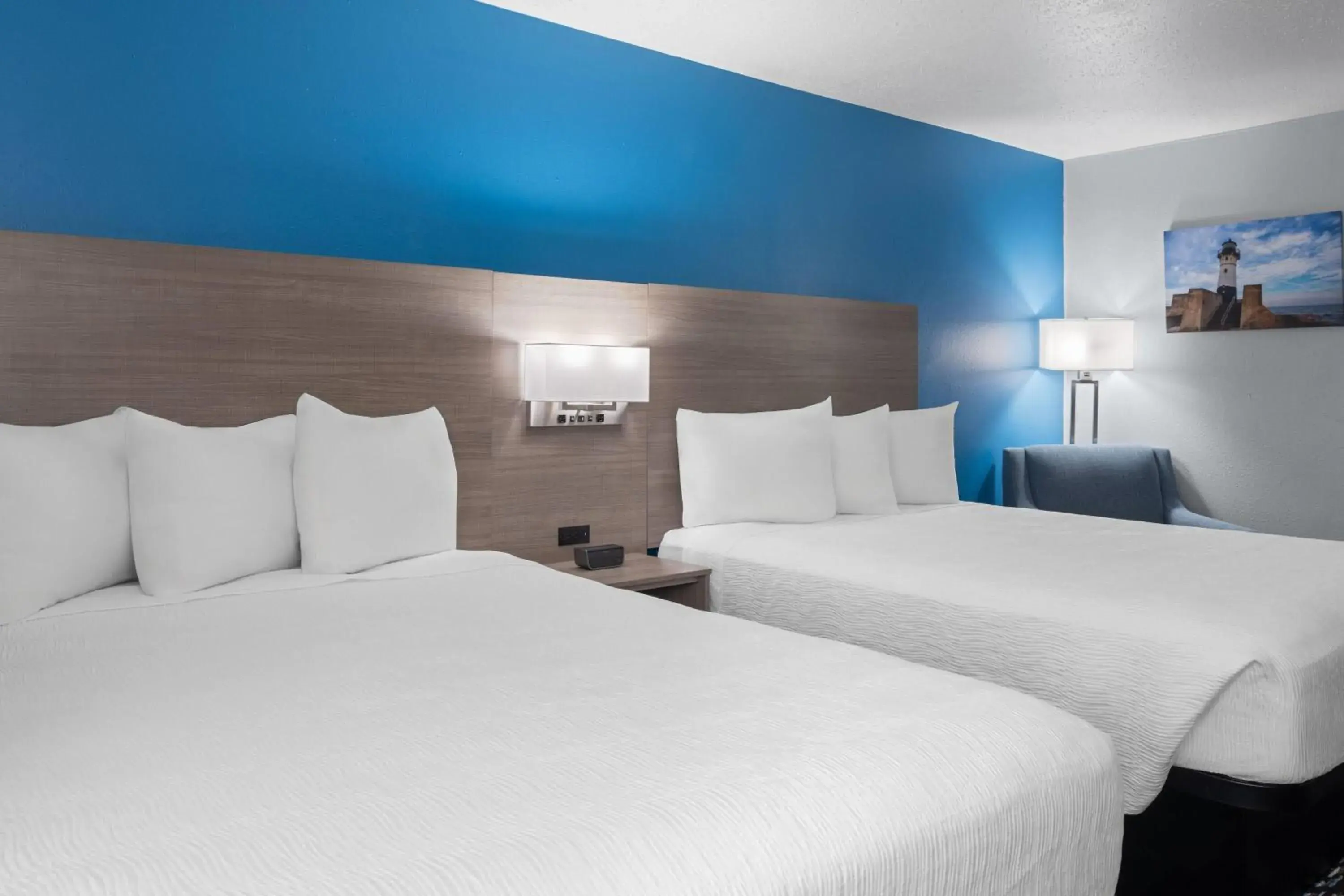 Photo of the whole room, Bed in Baymont by Wyndham Duluth Spirit Mountain Photo of the whole room, Bed in Baymont by Wyndham Duluth Spirit Mountain