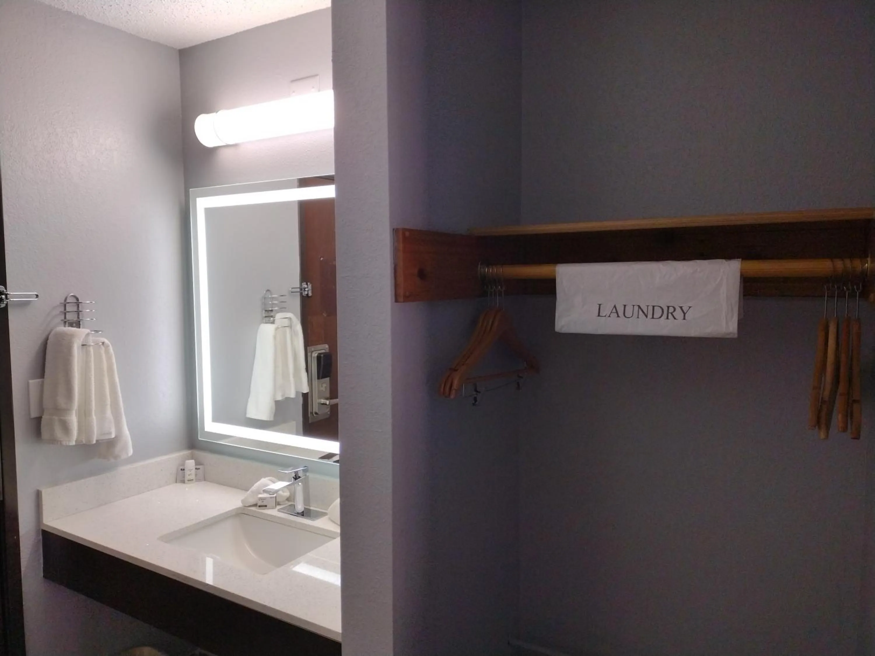 towels in Americas Best Value Inn - Duluth Spirit Mountain Inn