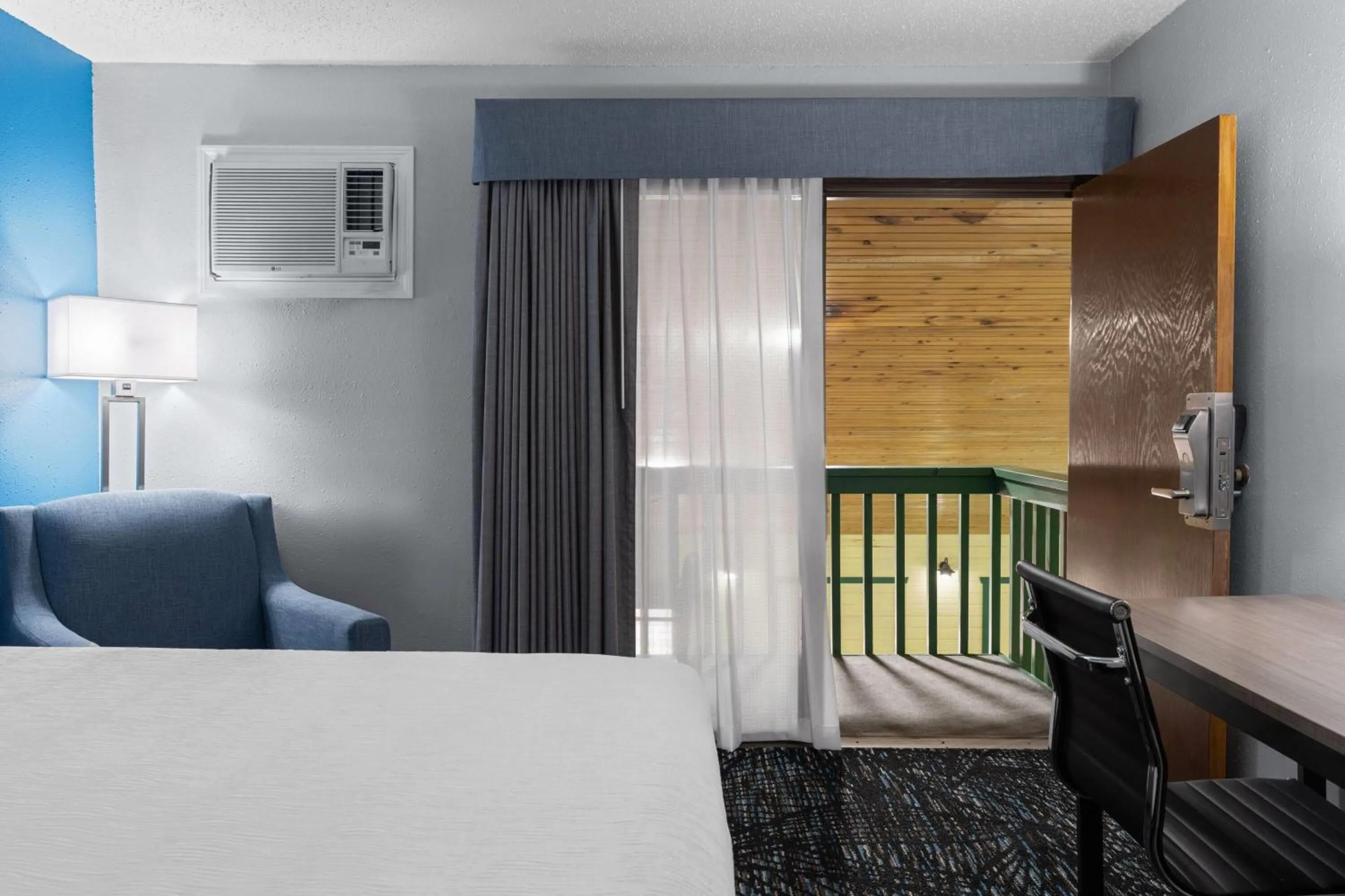 Photo of the whole room, Bed in Baymont by Wyndham Duluth Spirit Mountain