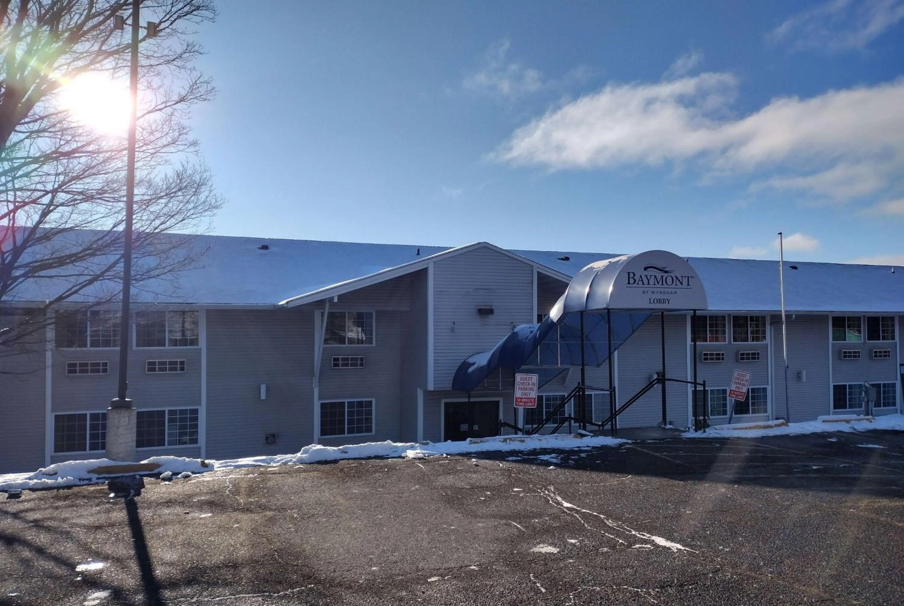 Property building in Americas Best Value Inn - Duluth Spirit Mountain Inn
