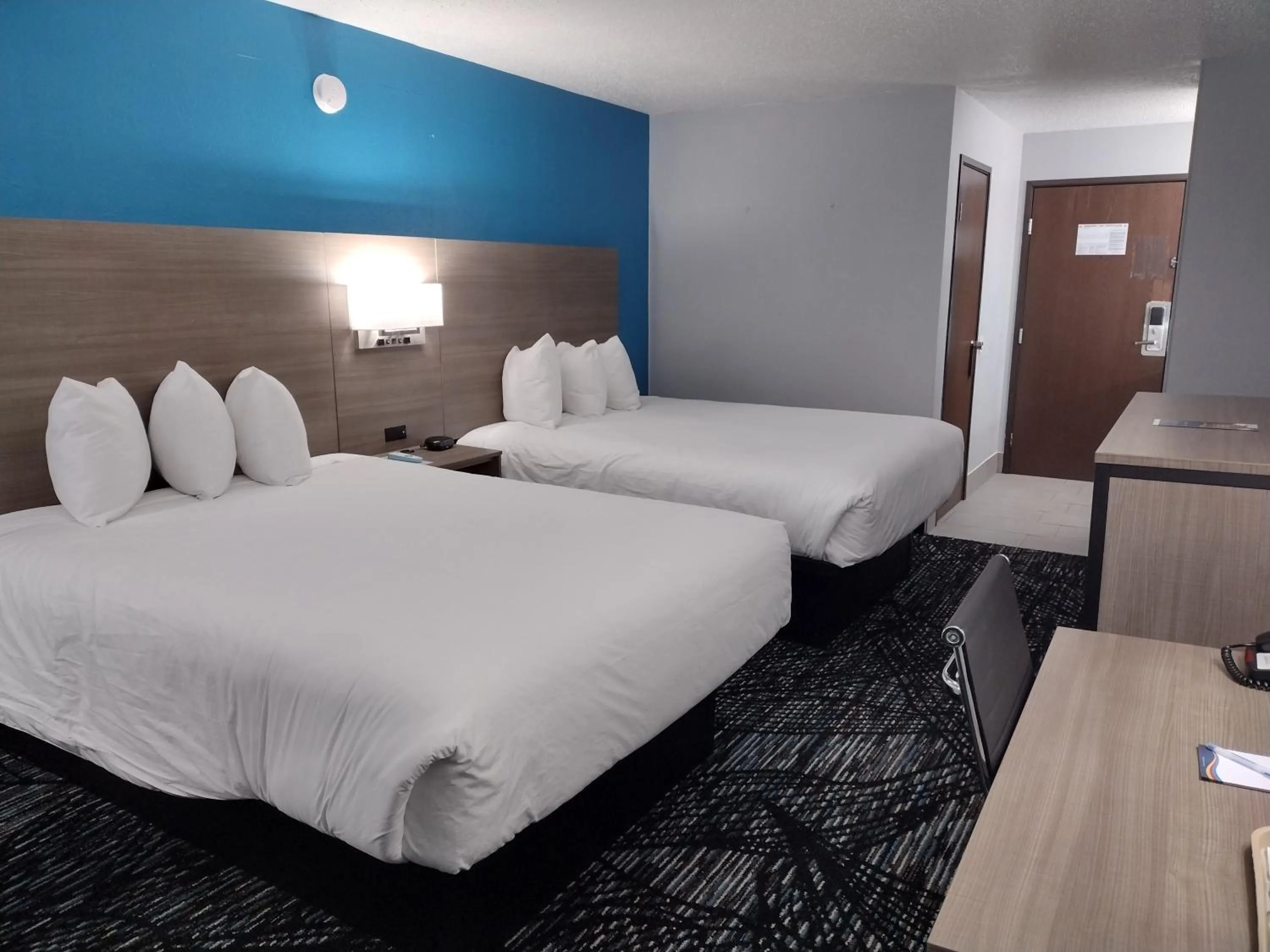 Bedroom, Bed in Americas Best Value Inn - Duluth Spirit Mountain Inn