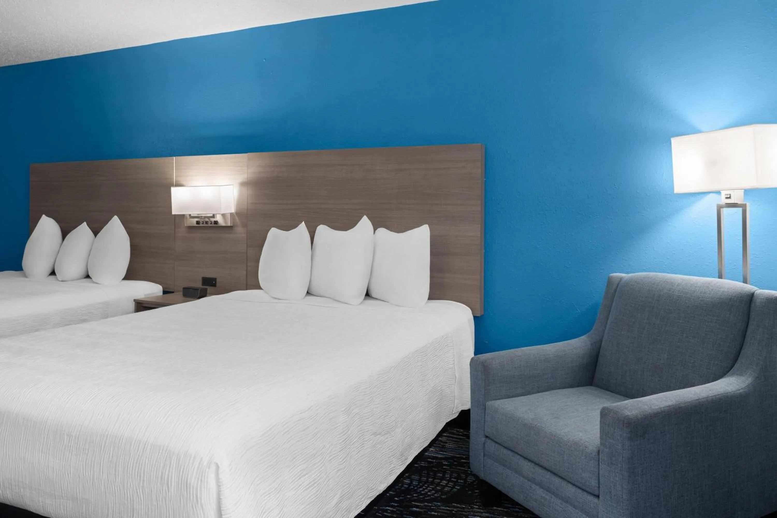 Photo of the whole room, Bed in Baymont by Wyndham Duluth Spirit Mountain