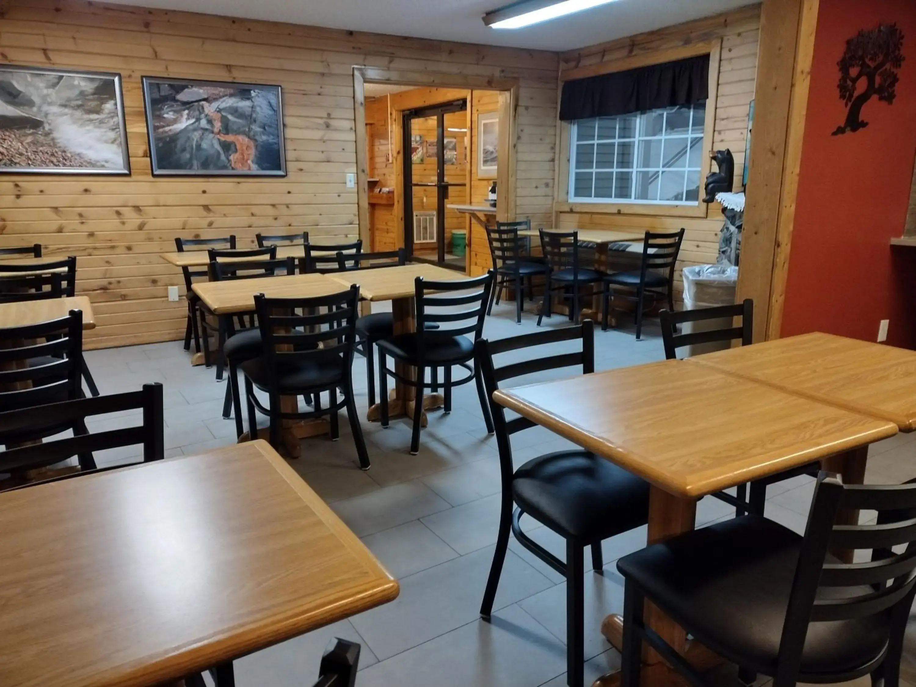 Breakfast in Americas Best Value Inn - Duluth Spirit Mountain Inn Breakfast in Americas Best Value Inn - Duluth Spirit Mountain Inn