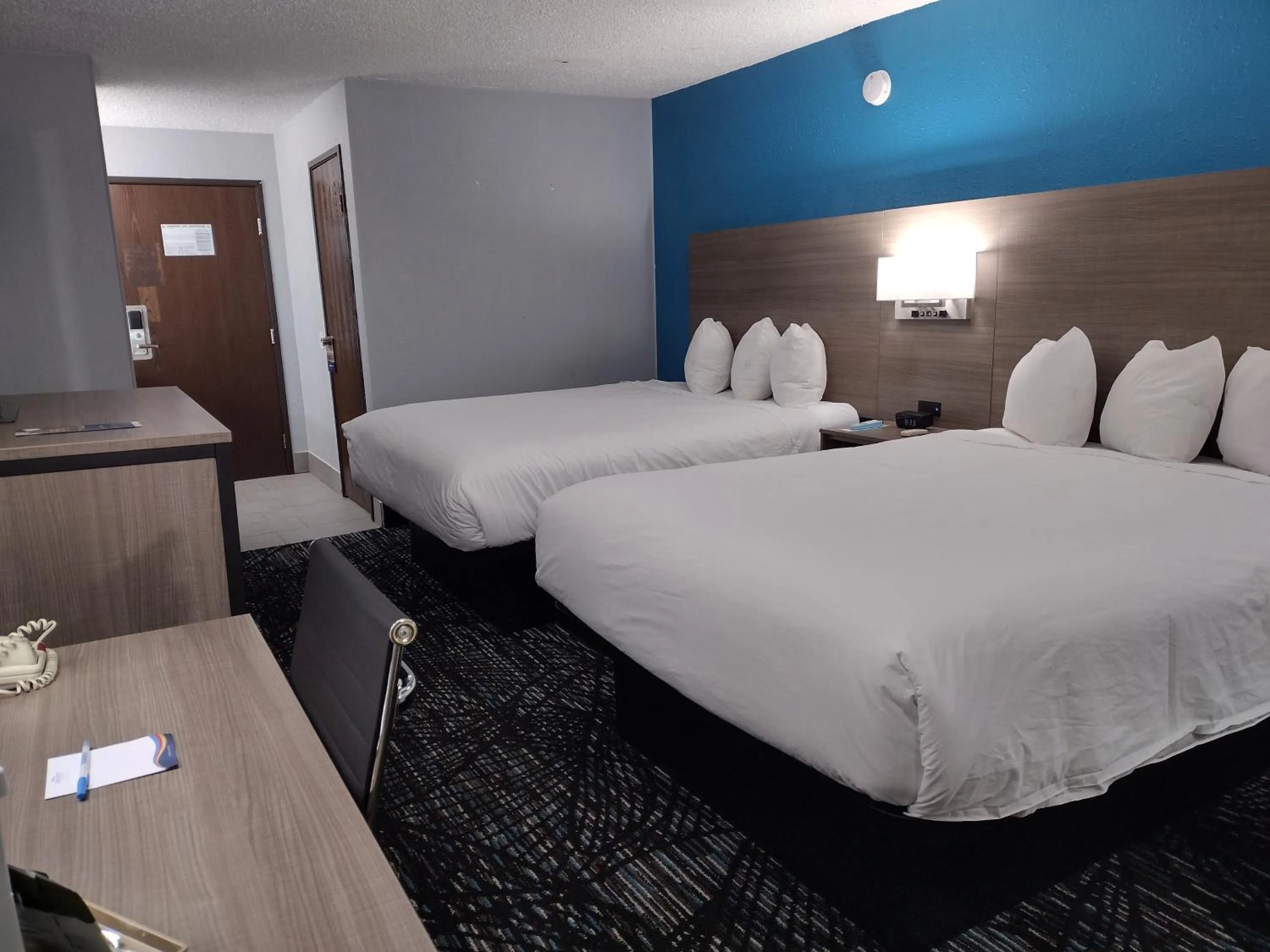 Bedroom, Bed in Americas Best Value Inn - Duluth Spirit Mountain Inn