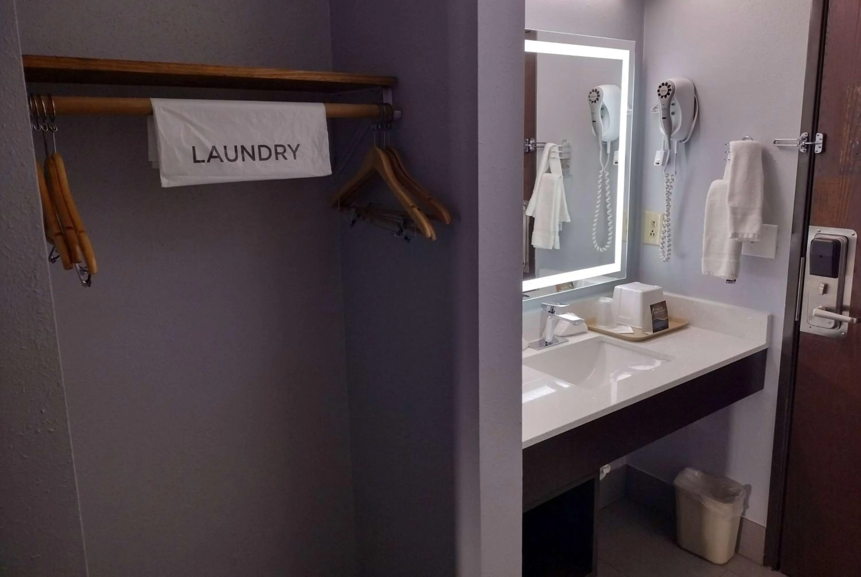 Bathroom in Americas Best Value Inn - Duluth Spirit Mountain Inn