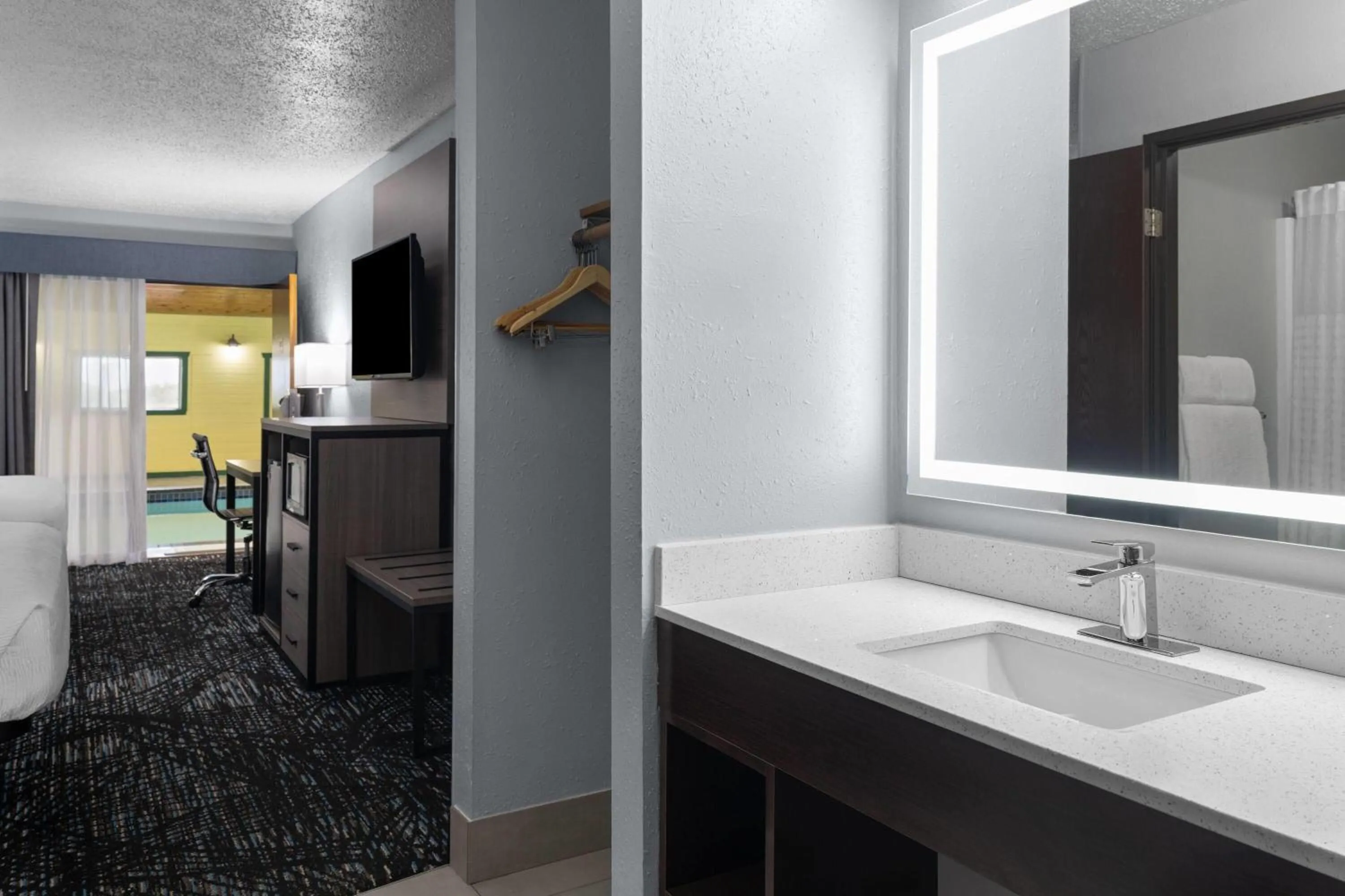 Photo of the whole room in Baymont by Wyndham Duluth Spirit Mountain