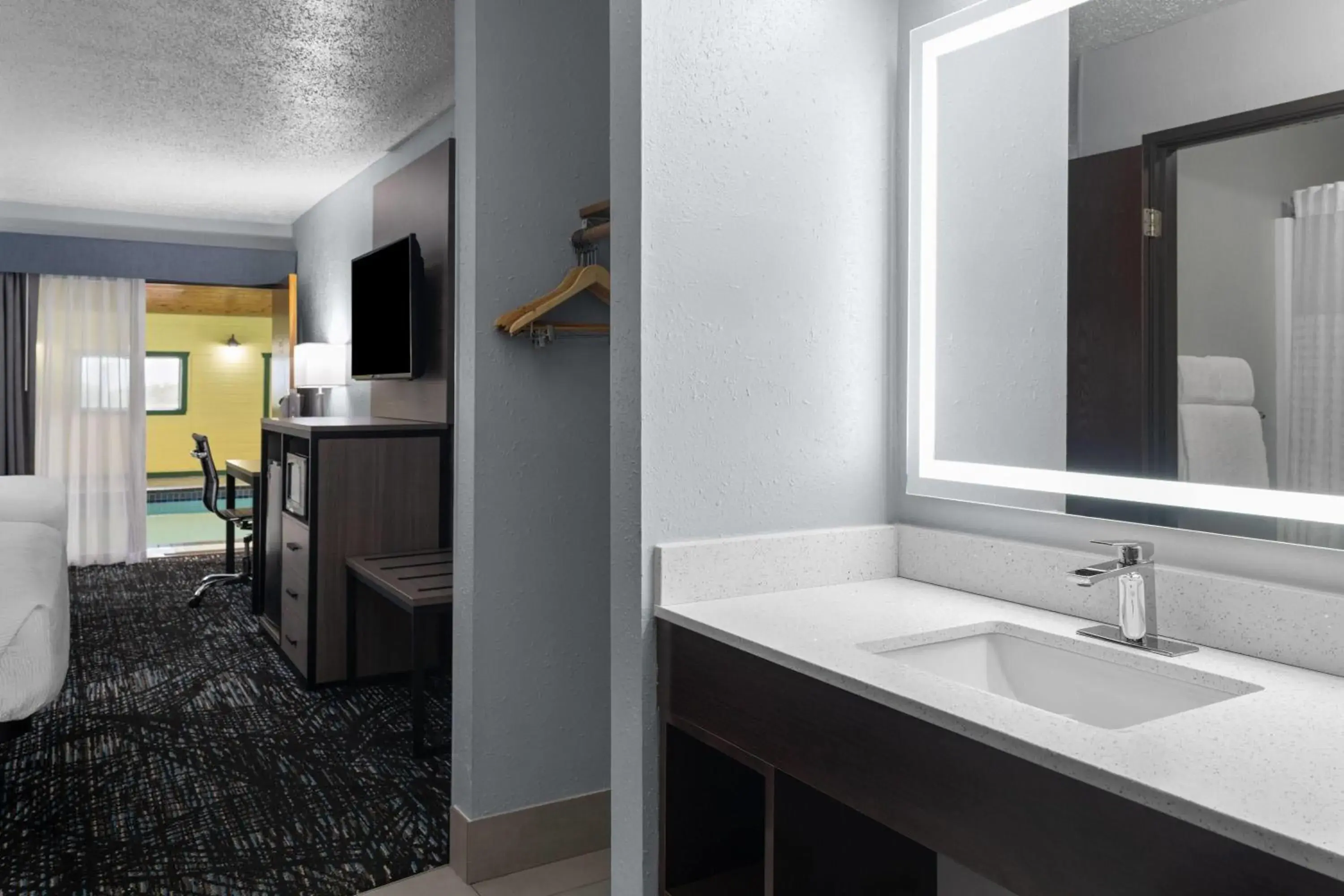 Photo of the whole room in Baymont by Wyndham Duluth Spirit Mountain Photo of the whole room in Baymont by Wyndham Duluth Spirit Mountain