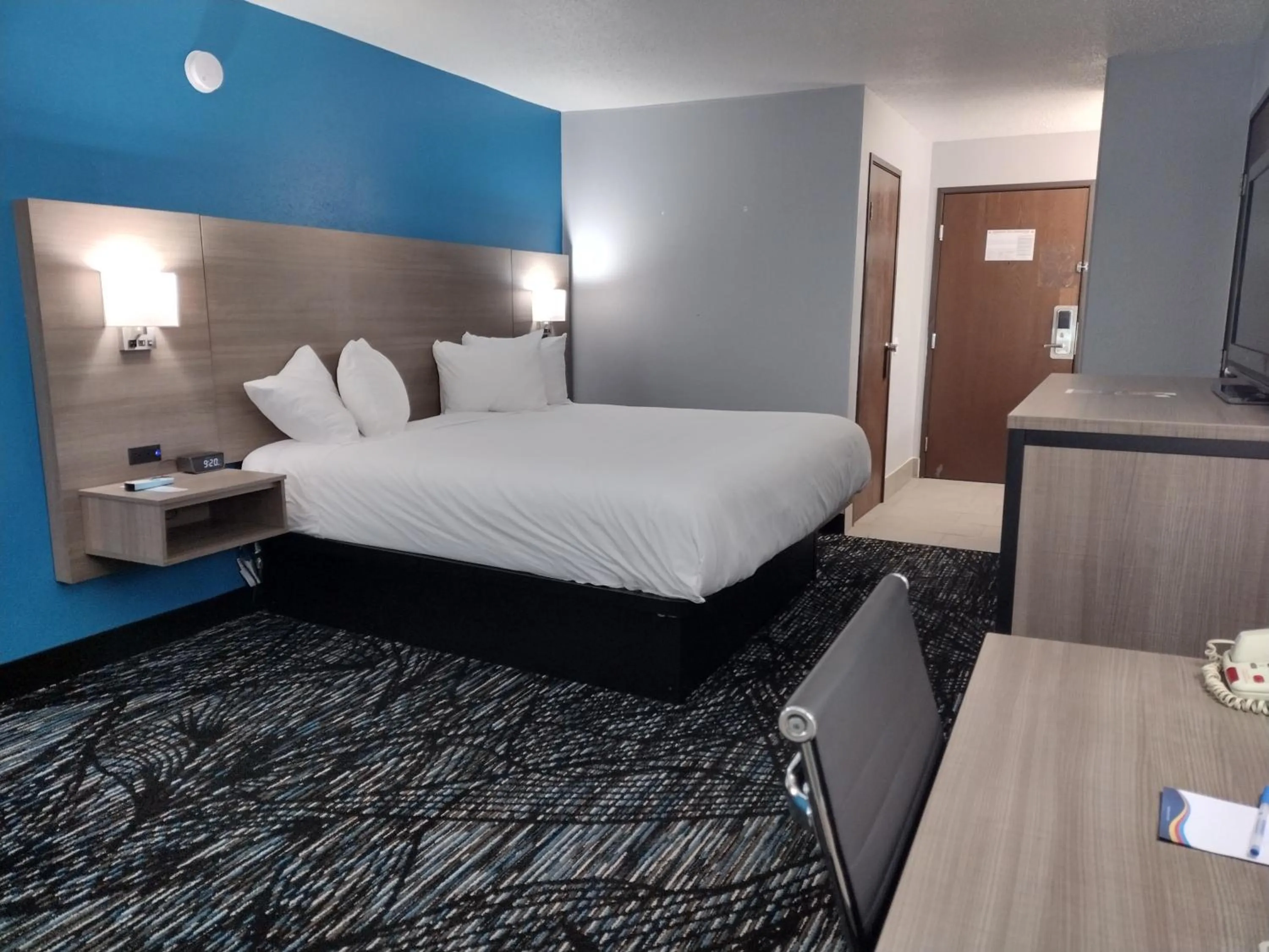 Bedroom, Bed in Americas Best Value Inn - Duluth Spirit Mountain Inn