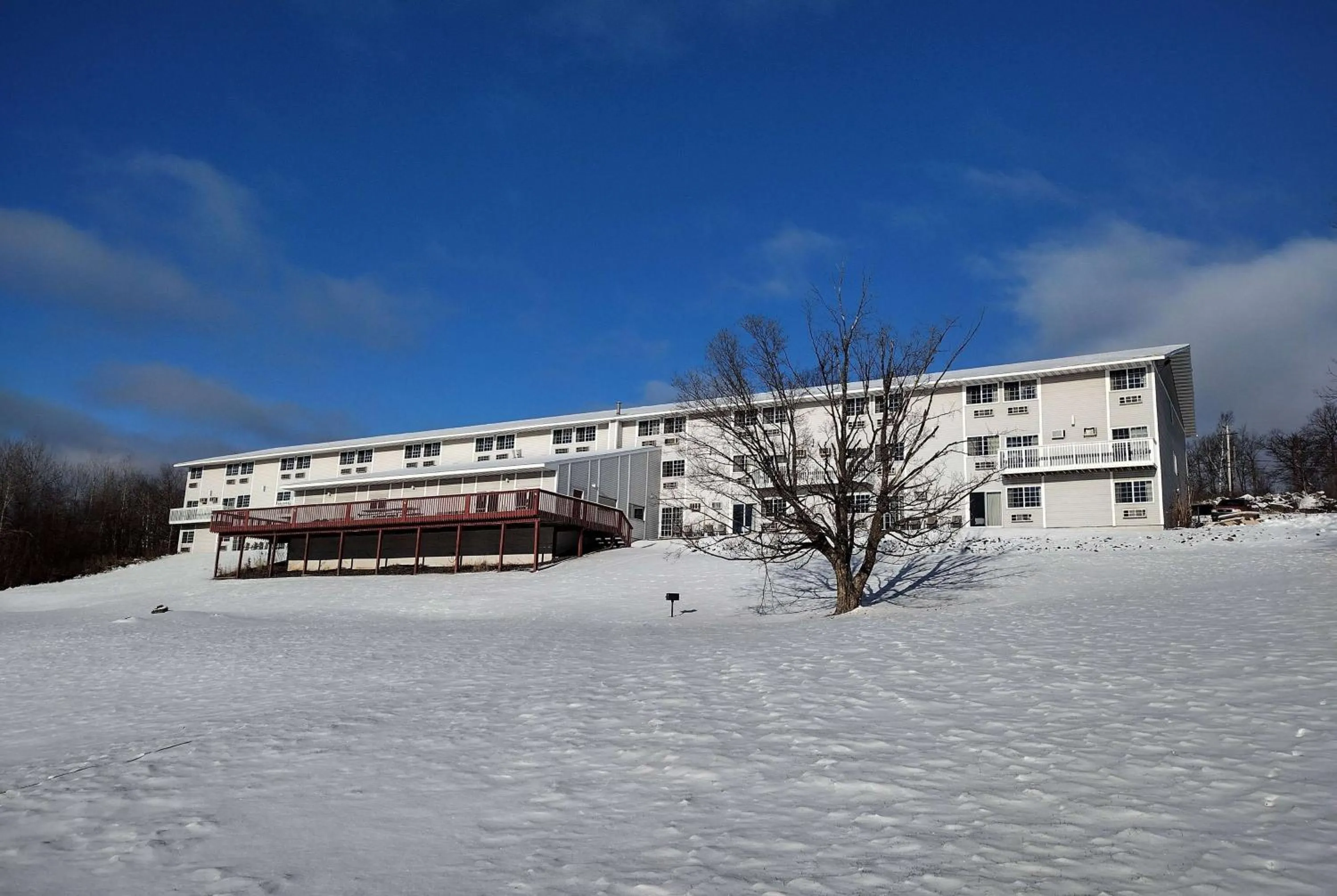 Property building in Americas Best Value Inn - Duluth Spirit Mountain Inn