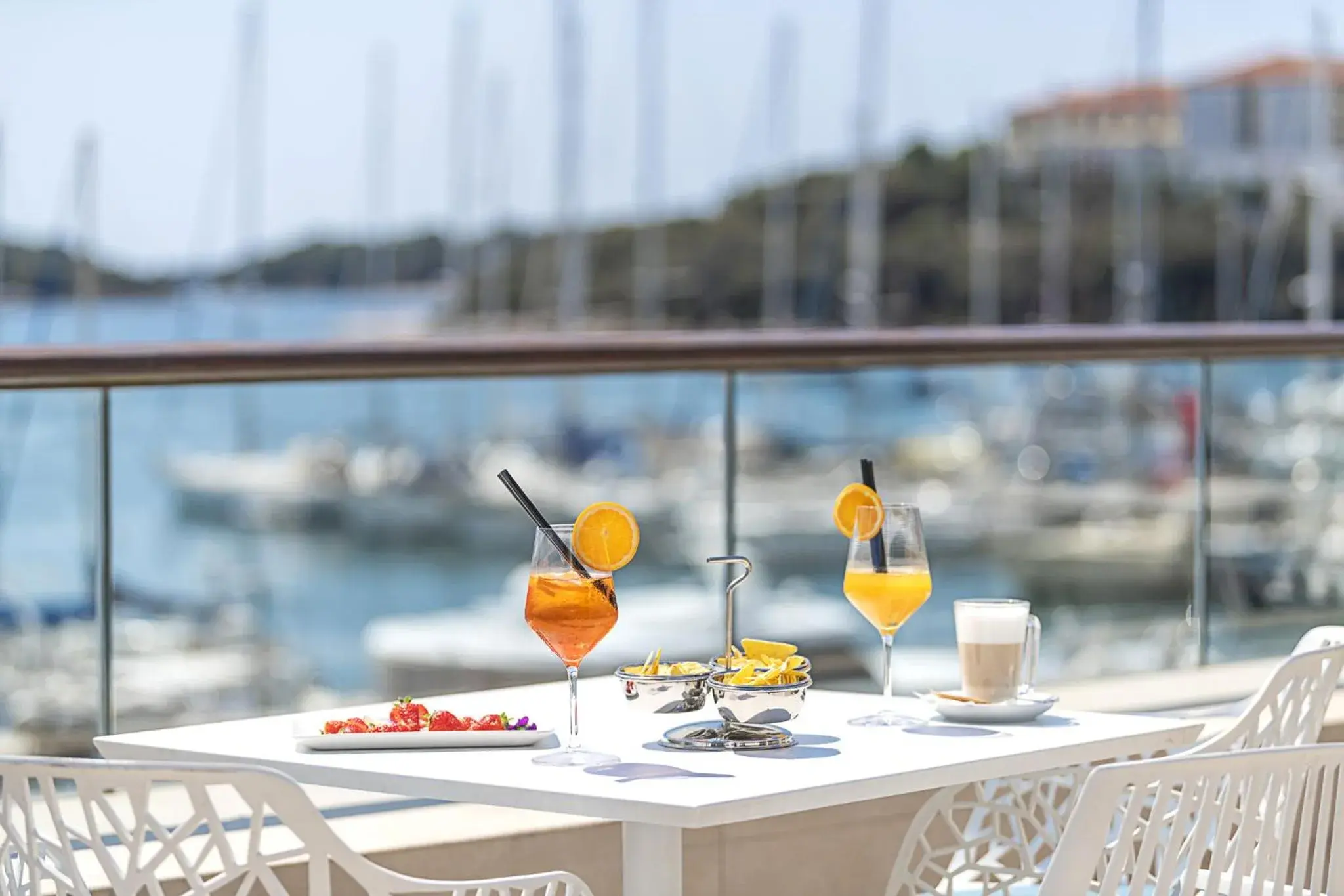 Lounge or bar in Ribarska Koliba Resort Lounge or bar in Ribarska Koliba Resort