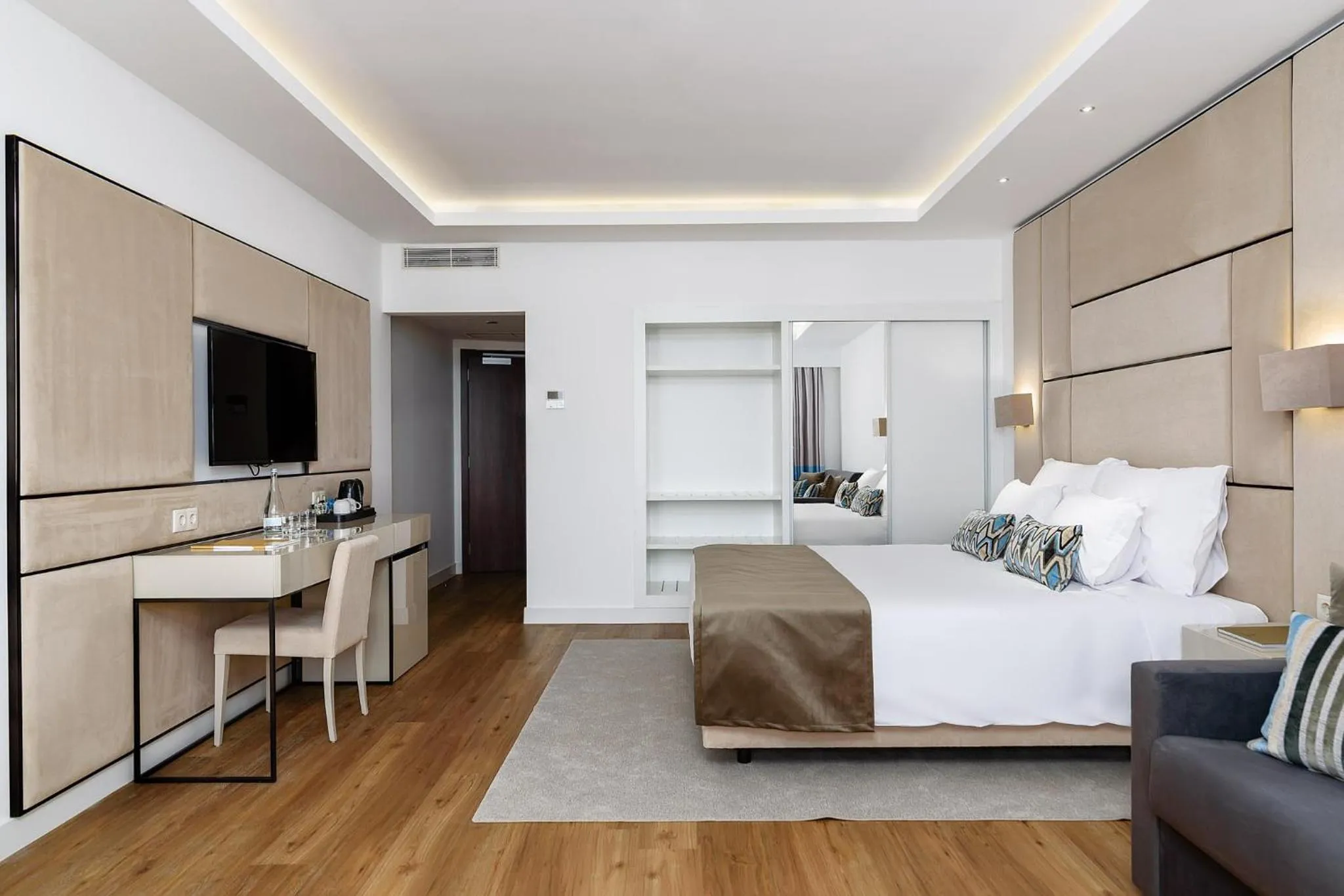 Photo of the whole room, Bed in Jupiter Albufeira Hotel - Family & Fun - All Inclusive