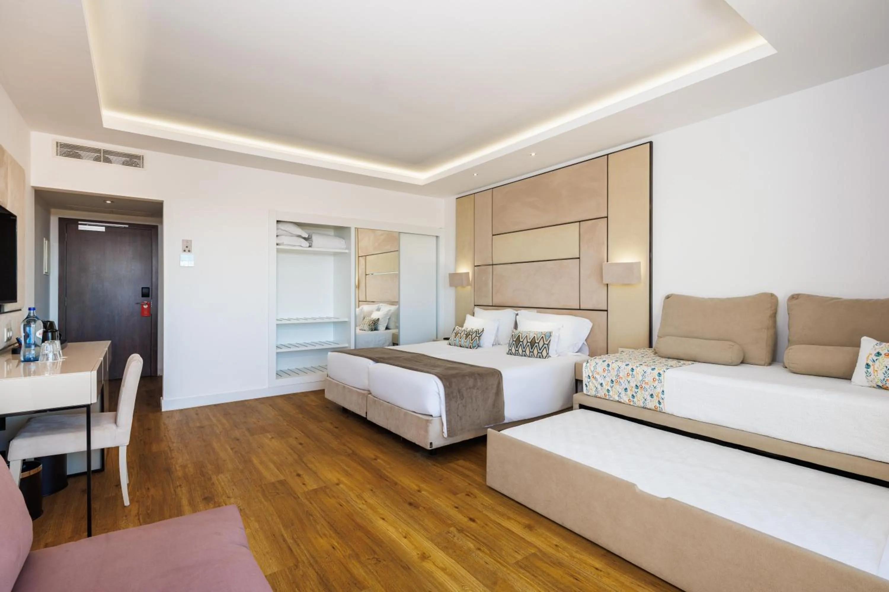 Photo of the whole room, Bed in Jupiter Albufeira Hotel - Family & Fun - All Inclusive