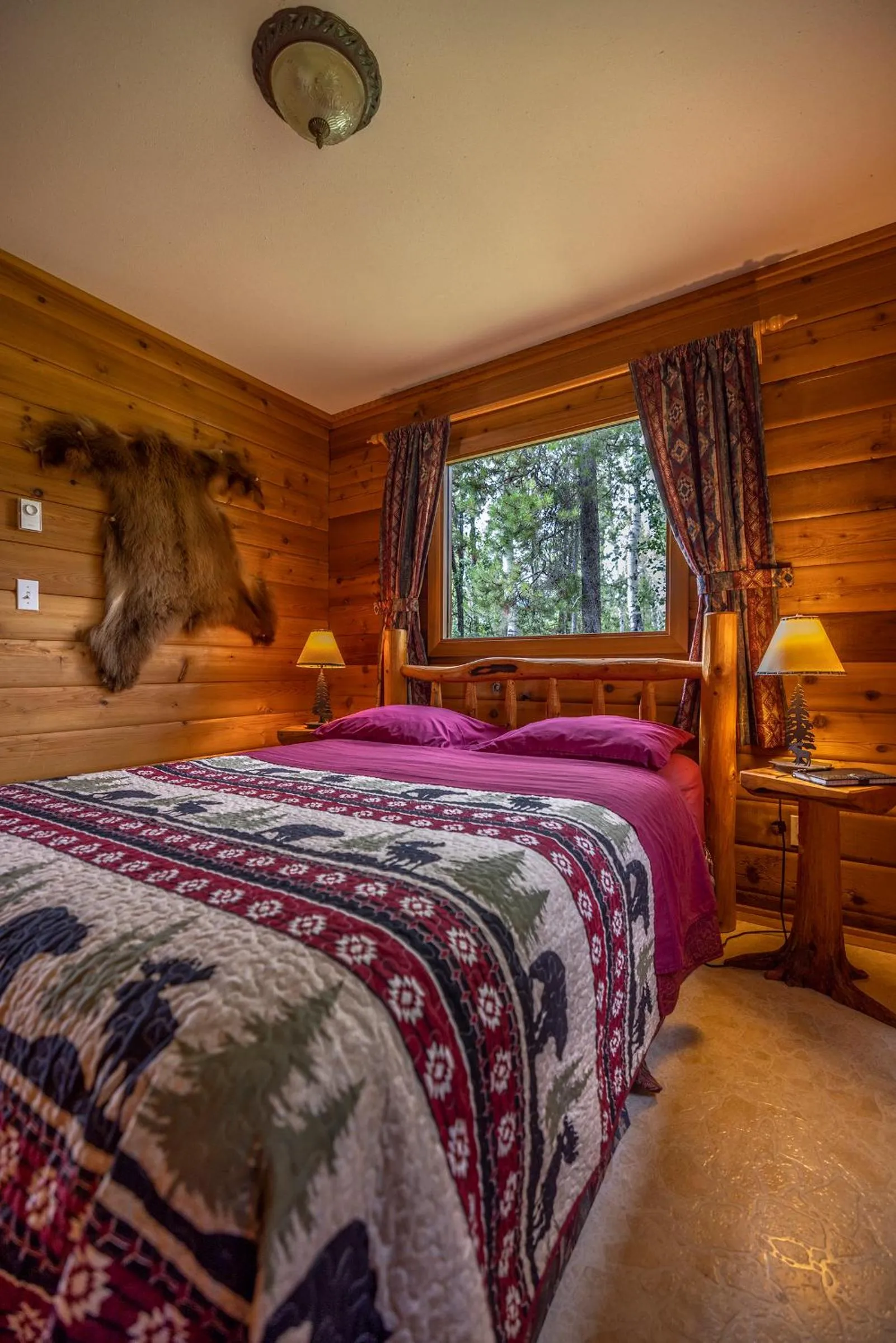 Bedroom, Bed in Mica Mountain Lodge & Log Cabins