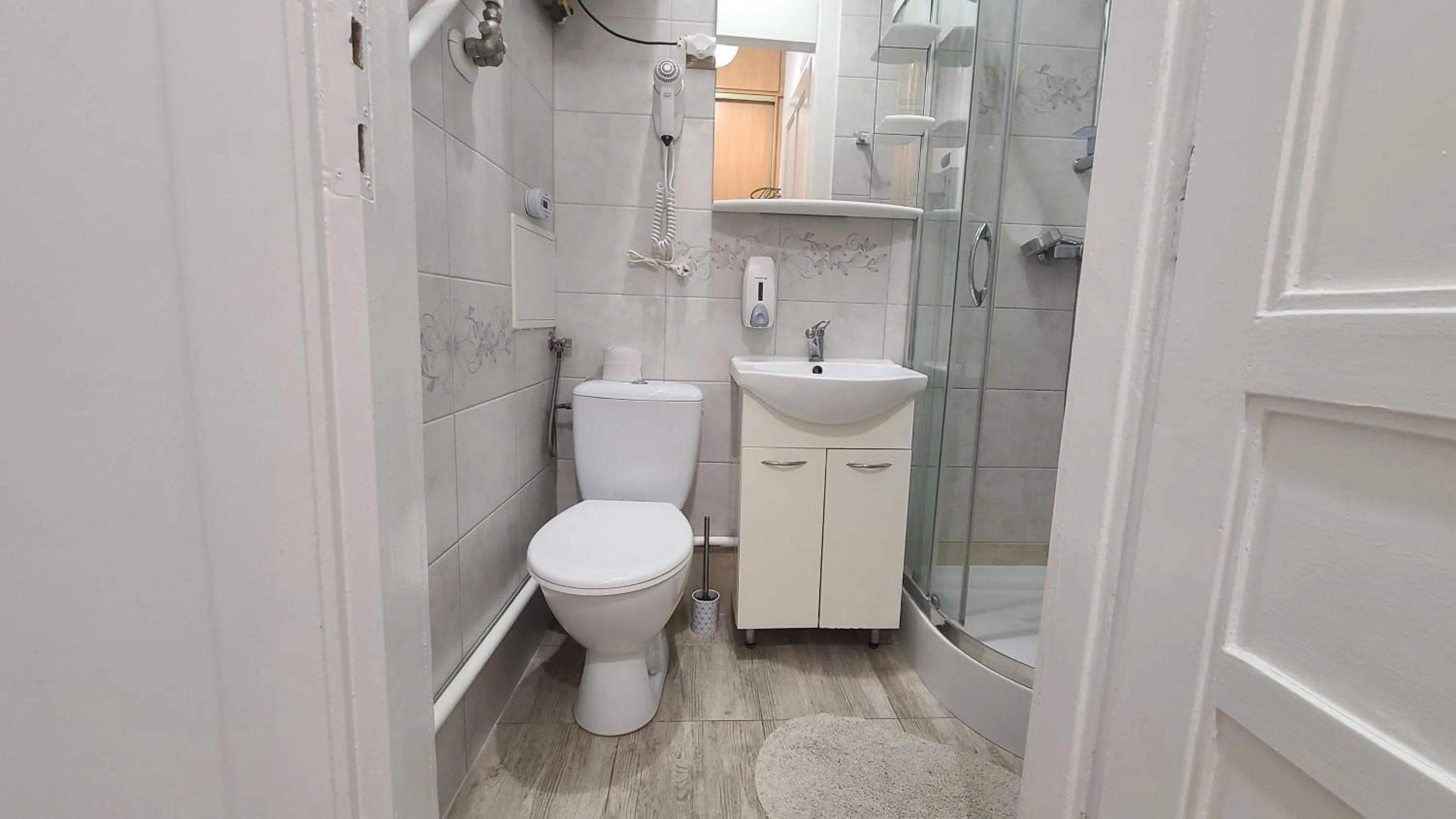 Toilet in Lorf Hostel&Apartments