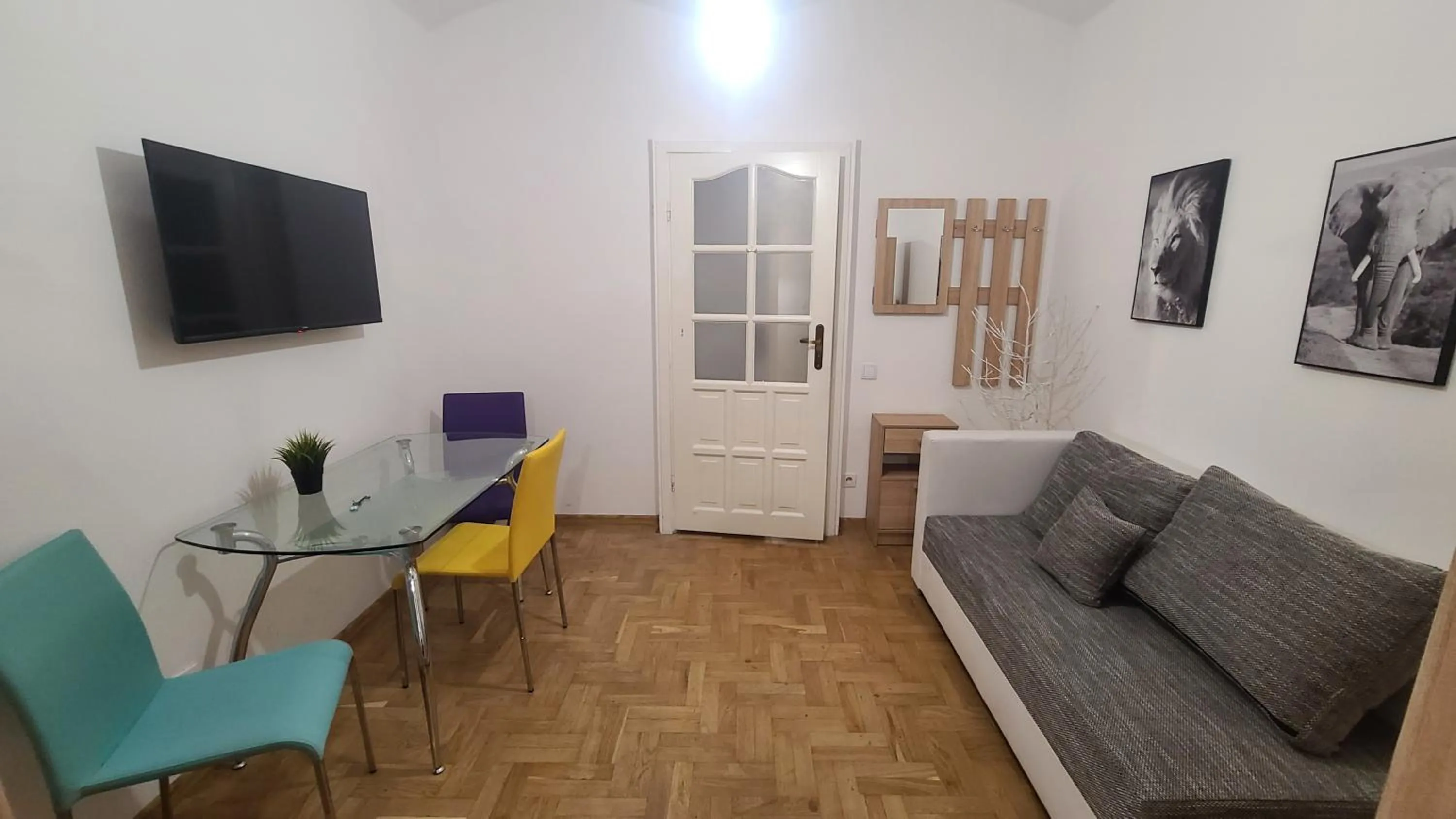 Dining area in Lorf Hostel&Apartments