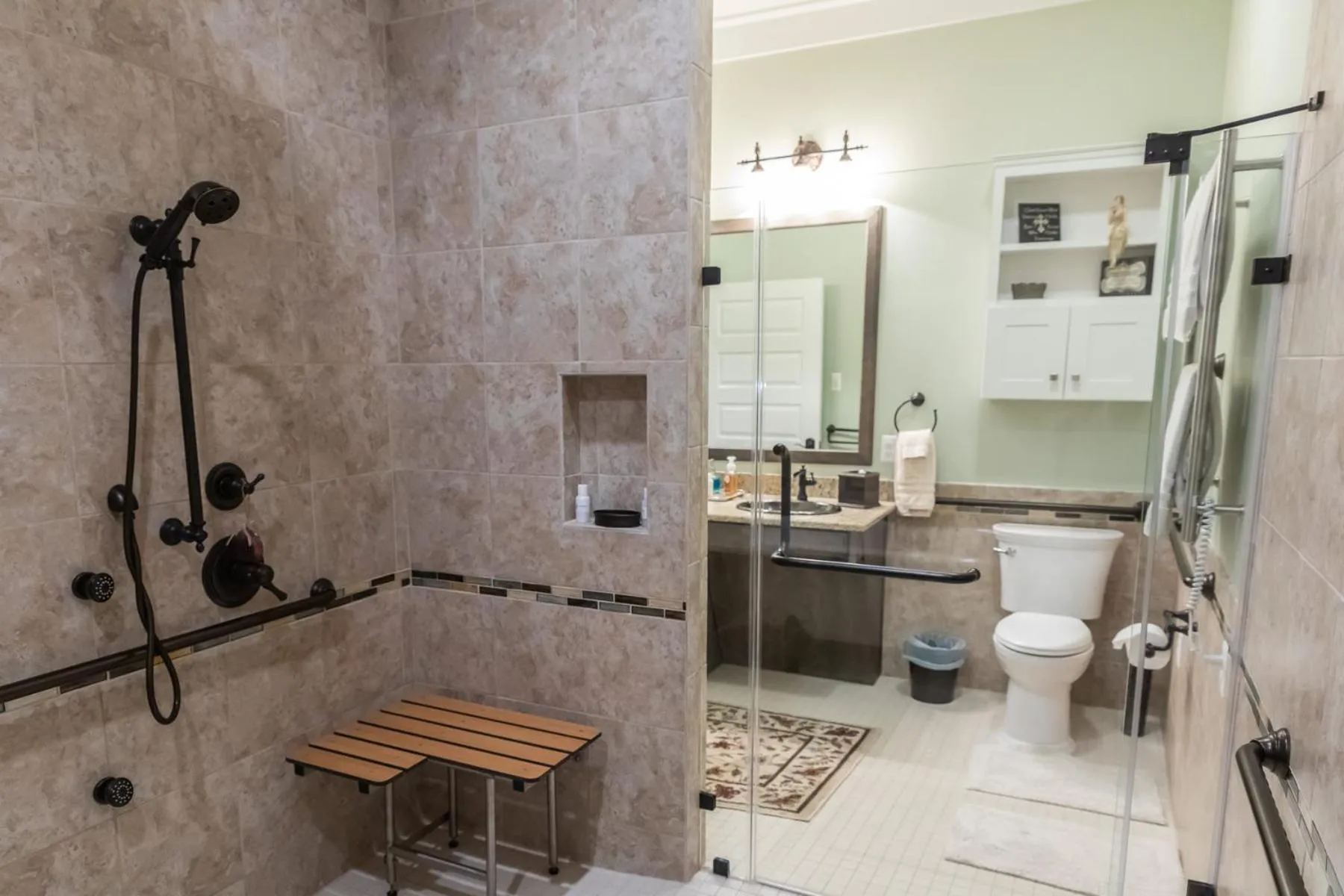 Bathroom in Bienvenue Mon Ami Bed and Breakfast