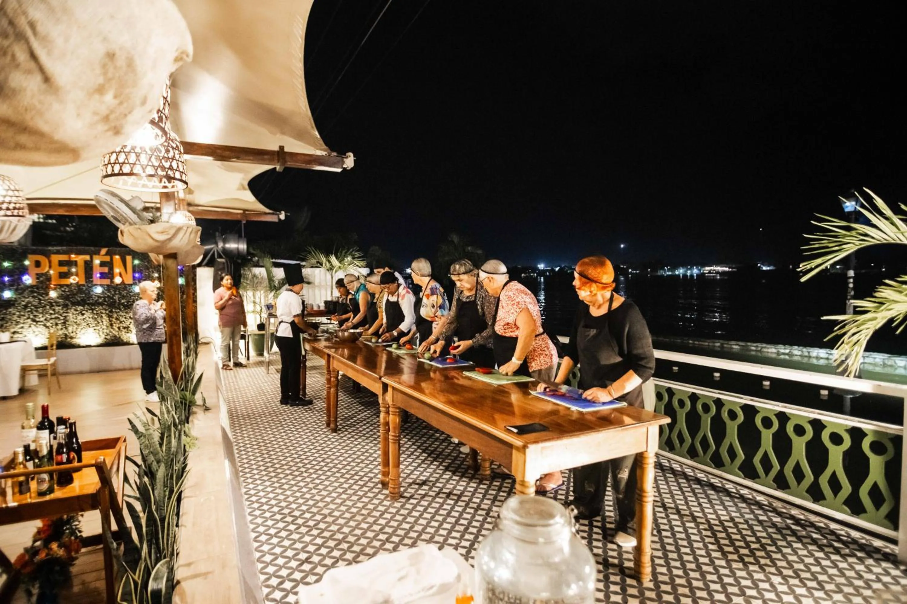 Restaurant/places to eat in Hotel Peten