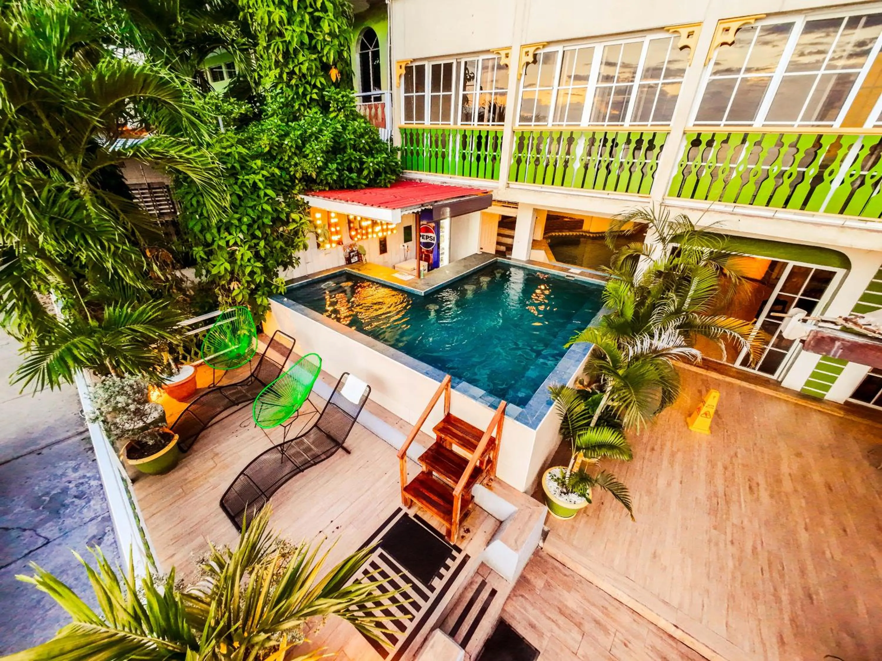 Swimming pool in Hotel Peten