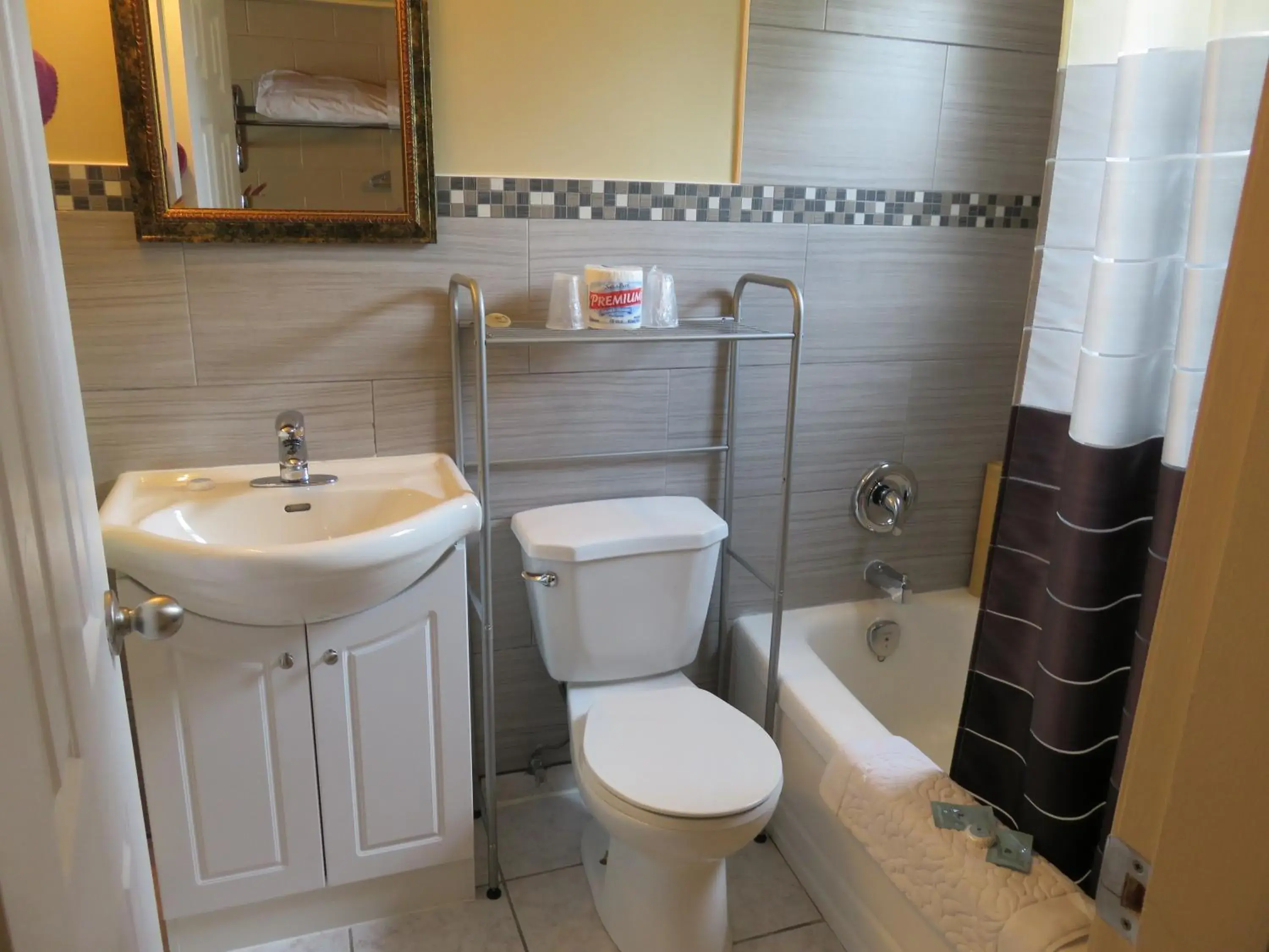 Queen Studio in Flamingo Motel Queen Studio in Flamingo Motel