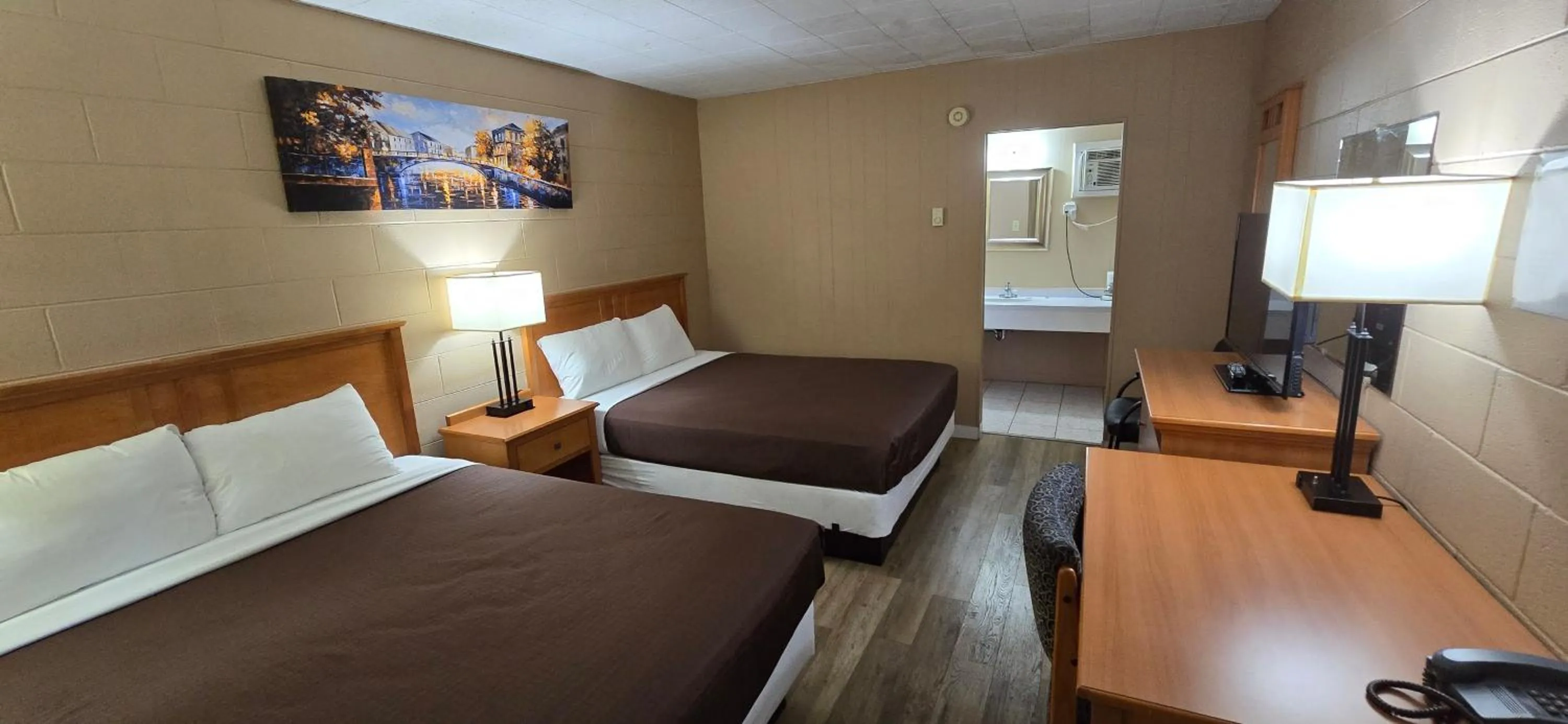 Bed in Flamingo Motel