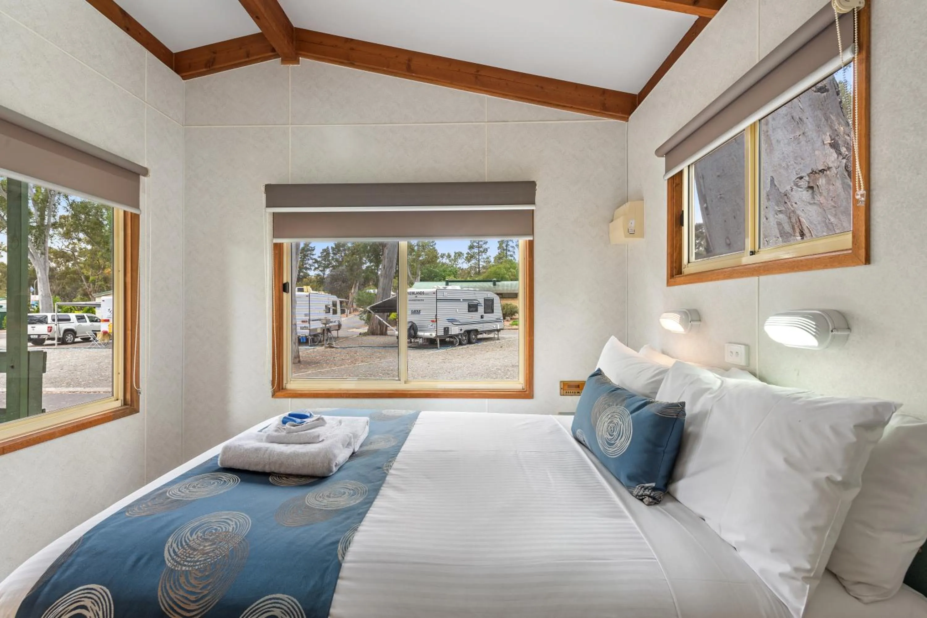 Bedroom, Bed in Discovery Parks - Clare