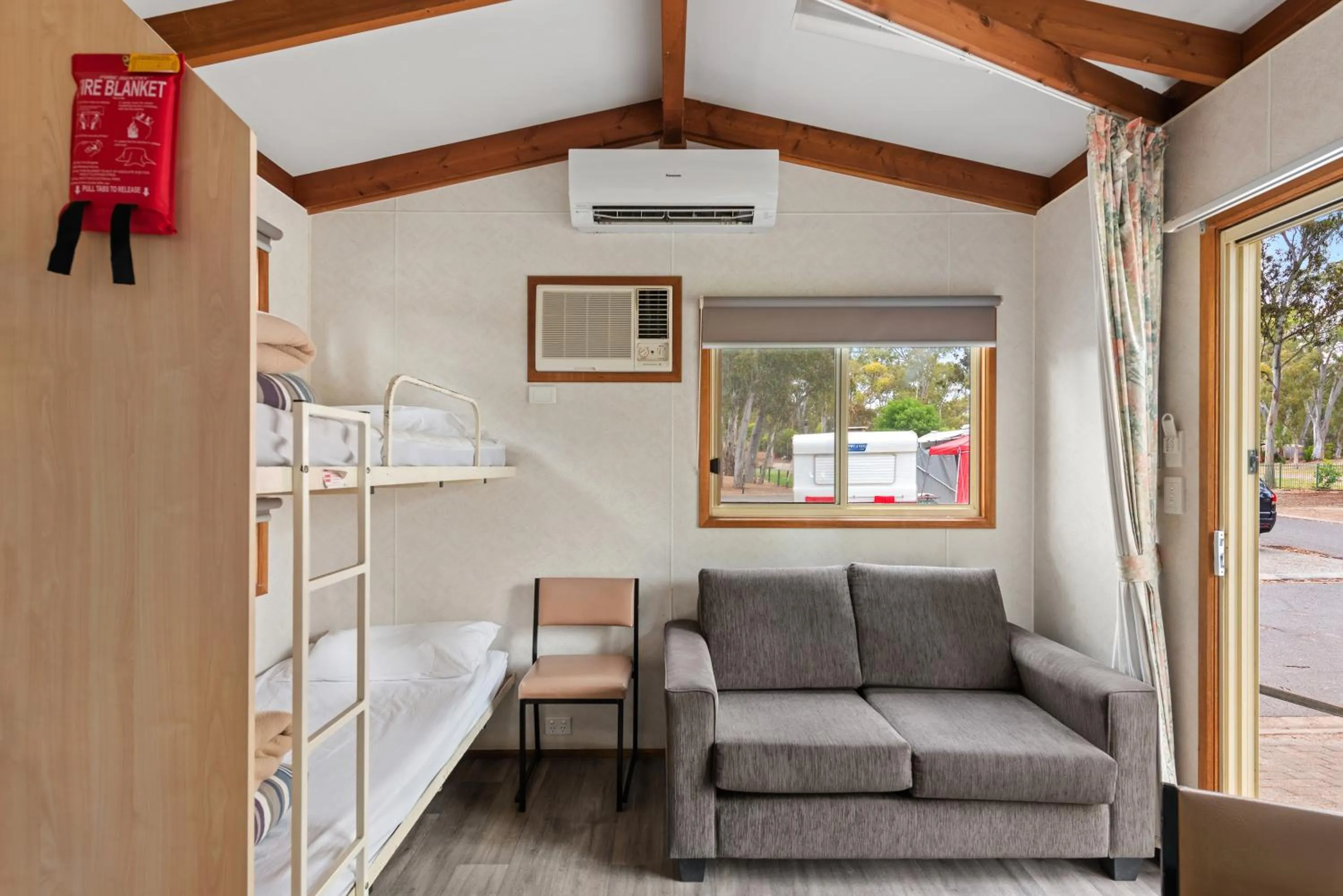 Seating area, Bed in Discovery Parks - Clare