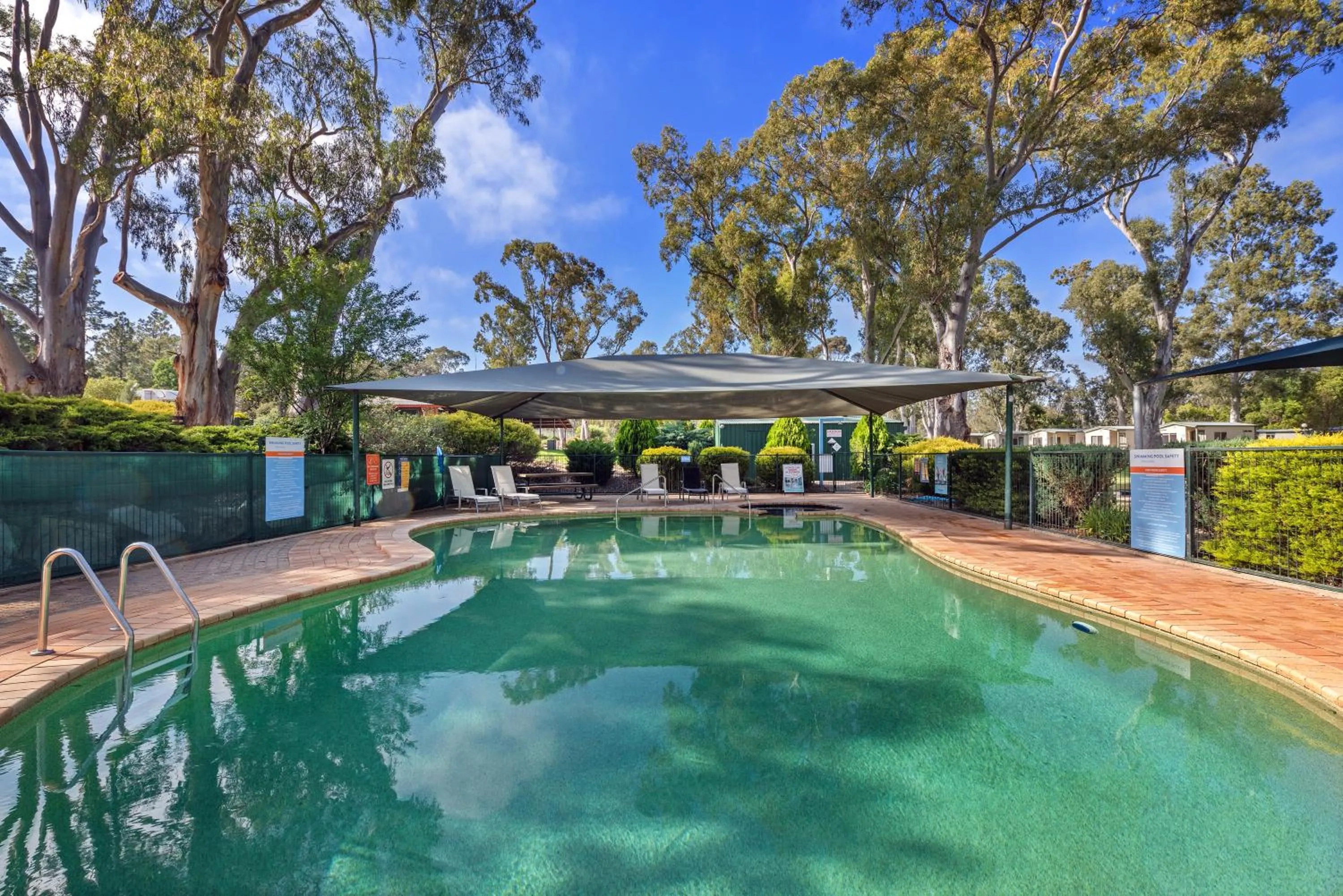 Swimming pool in Discovery Parks - Clare