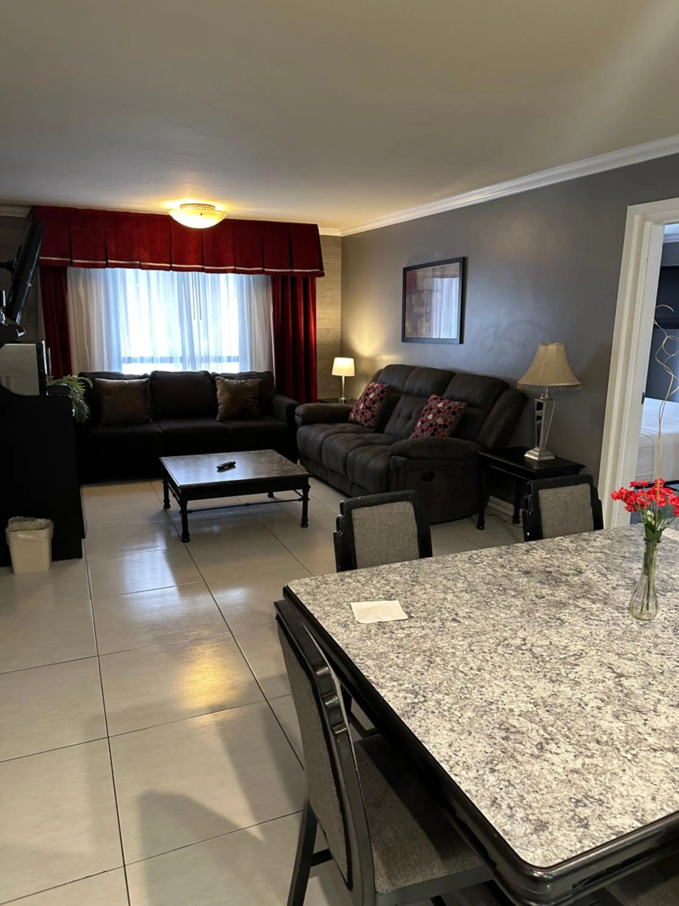 Living room in Ramada by Wyndham Las Cruces Hotel & Conference Center