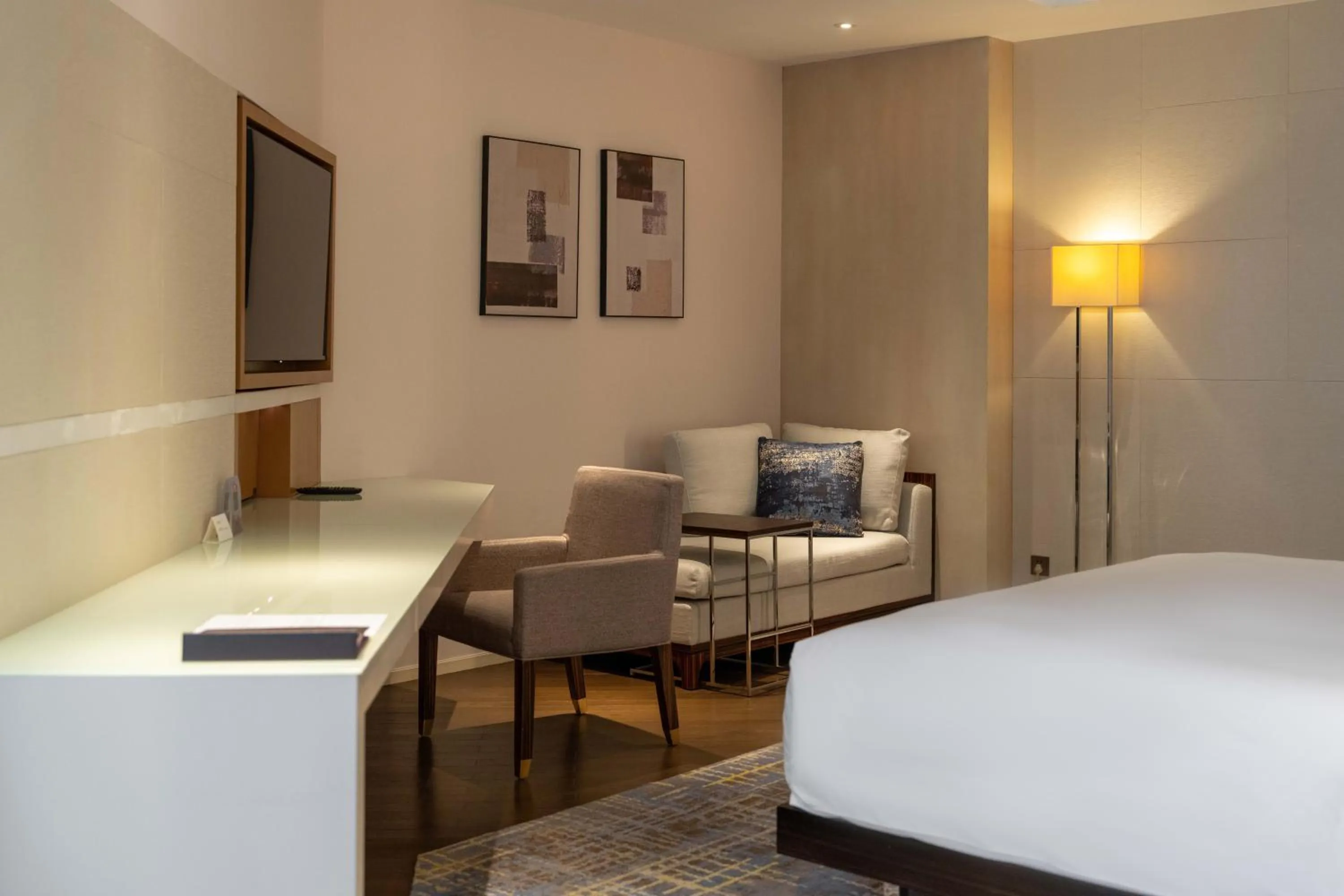 Bedroom, Bed in Grand Hyatt Guangzhou