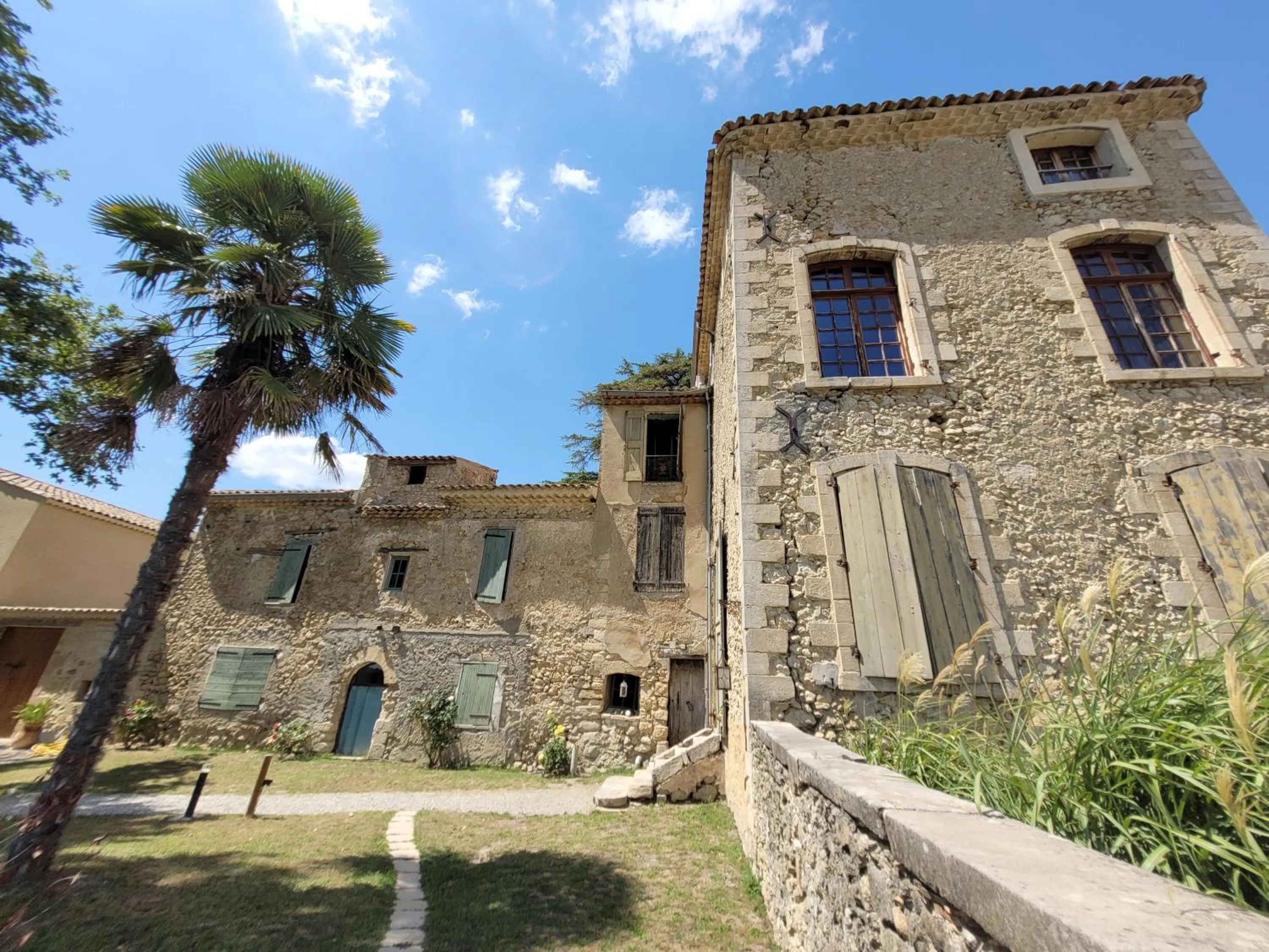 Property building in la bastide de l'adrech