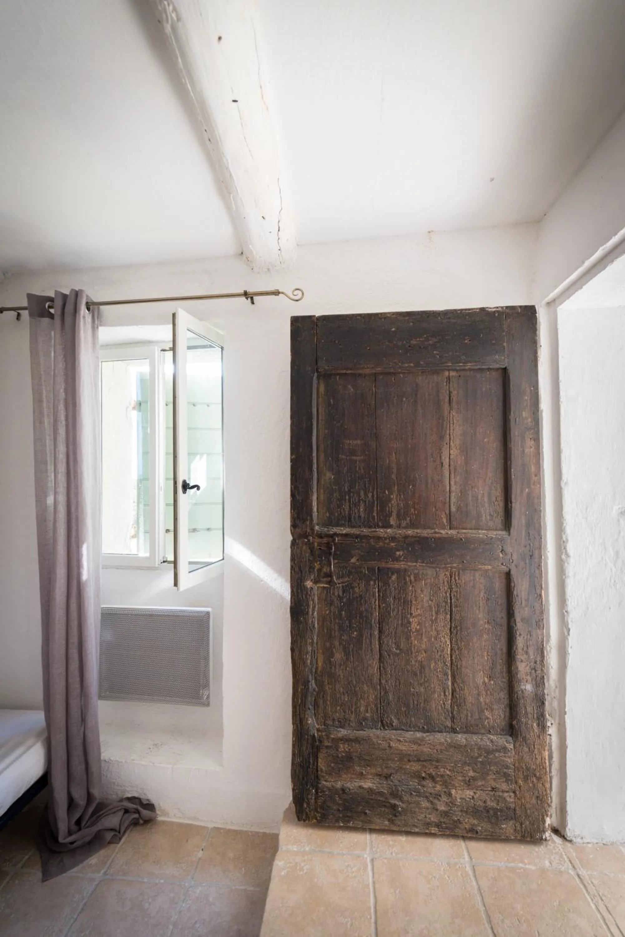 Photo of the whole room in la bastide de l'adrech