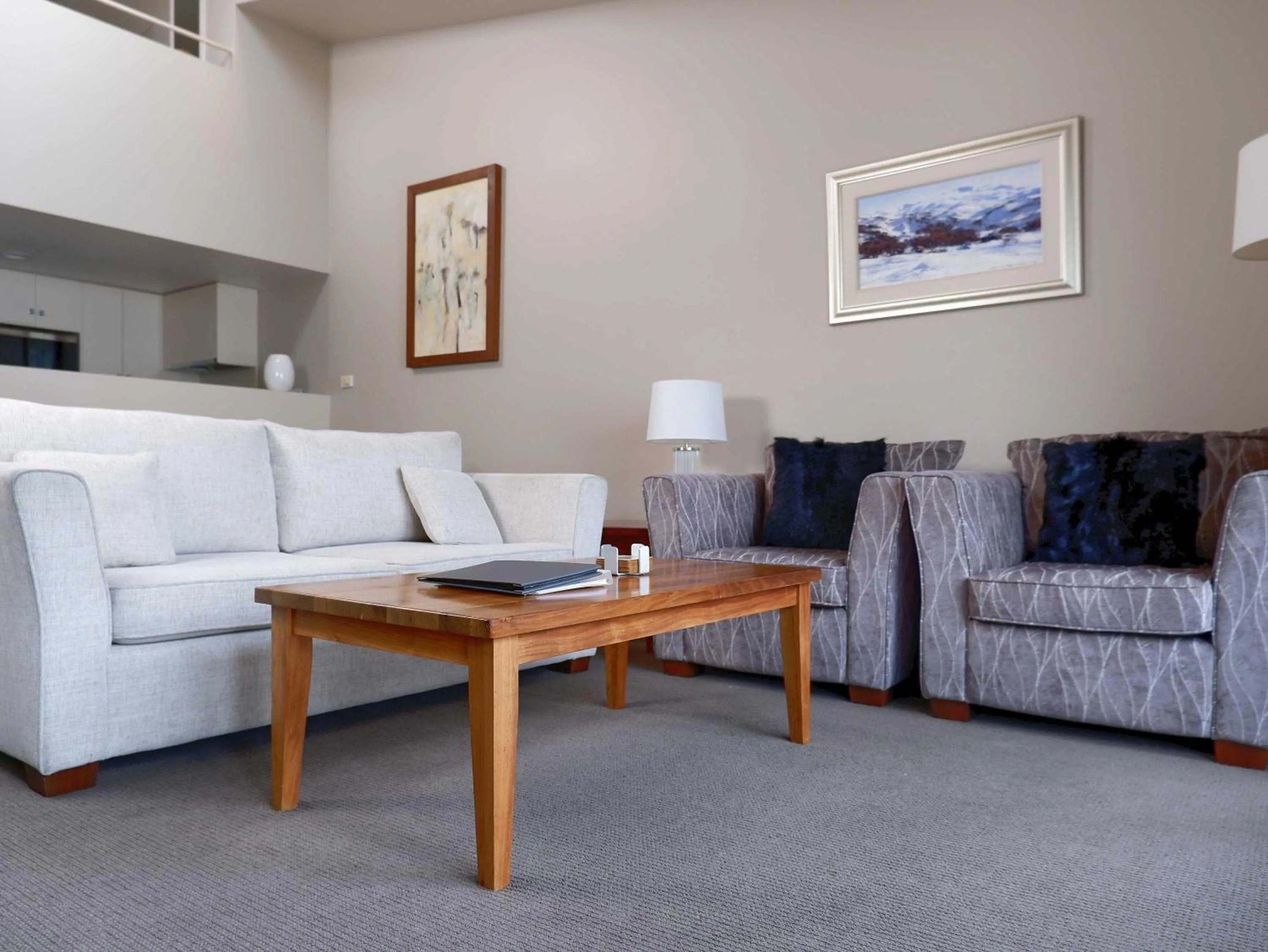 Squatters Run Apartments