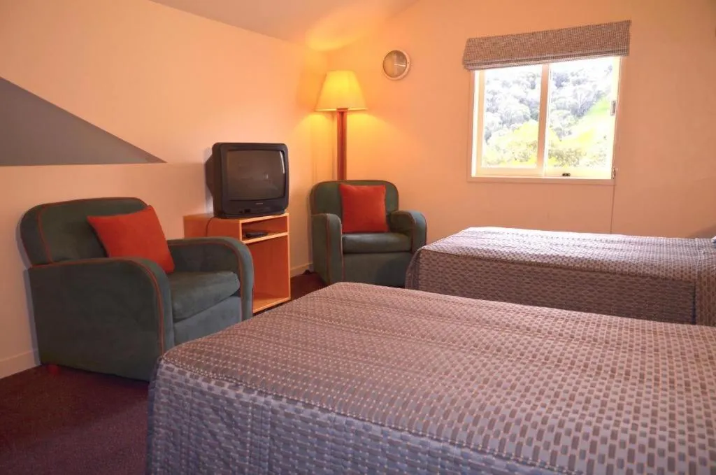Bed in Squatters Run Apartments