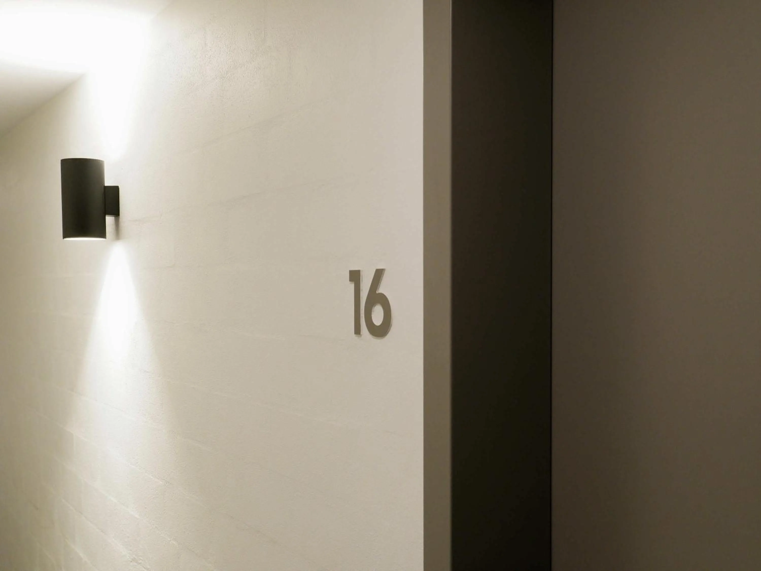 Squatters Run Apartments