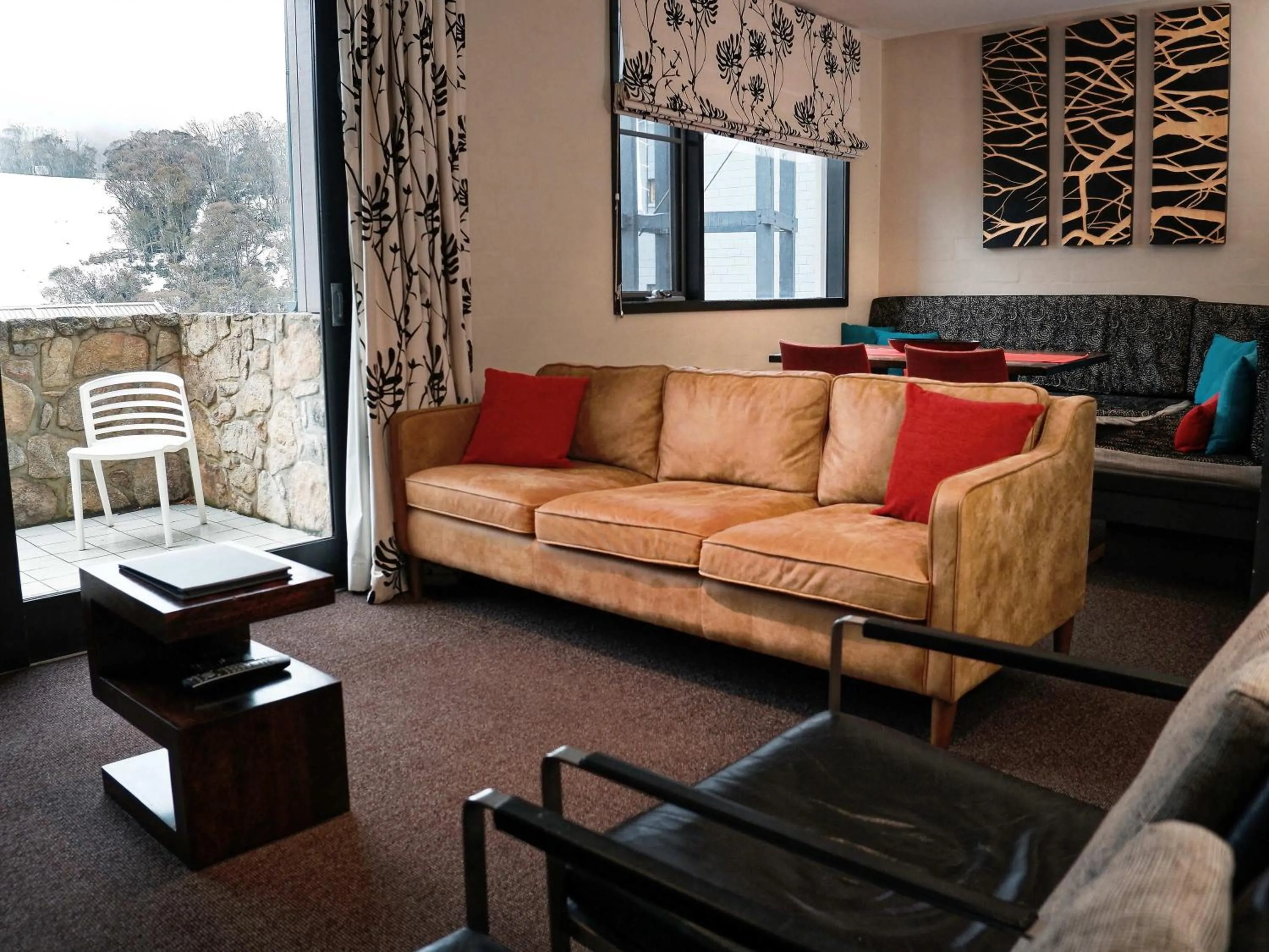 Squatters Run Apartments