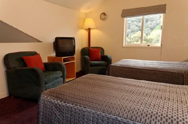 Bed in Squatters Run Apartments