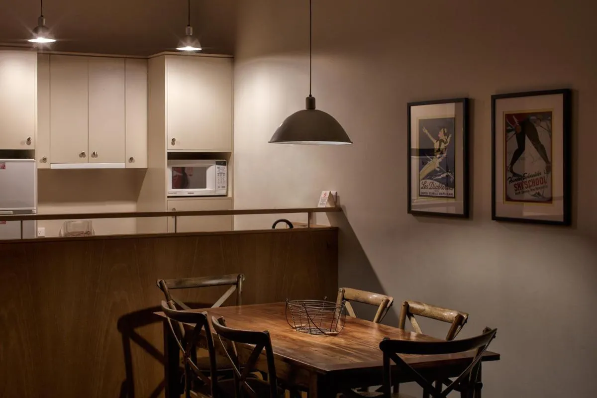Squatters Run Apartments