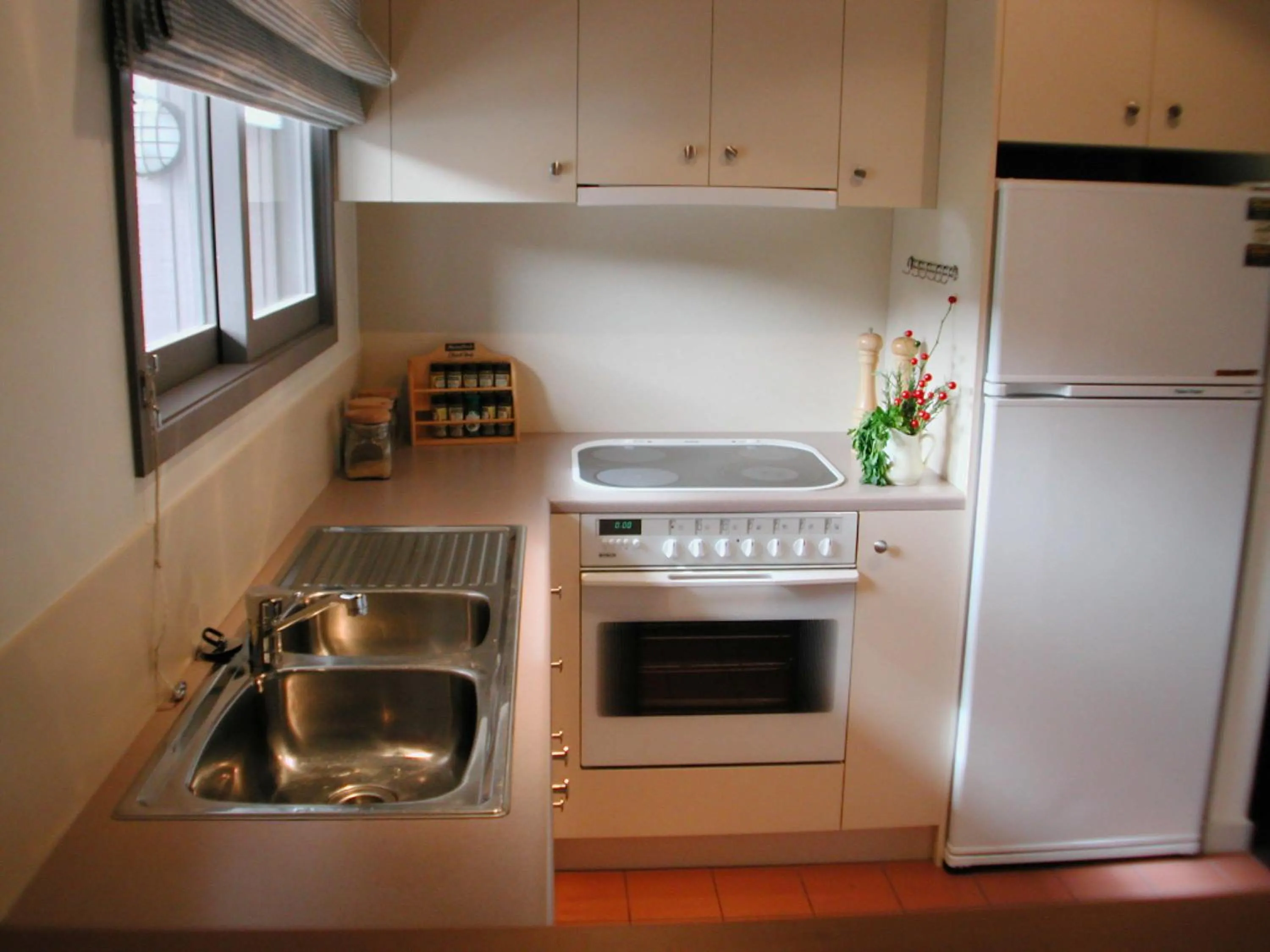 Squatters Run Apartments