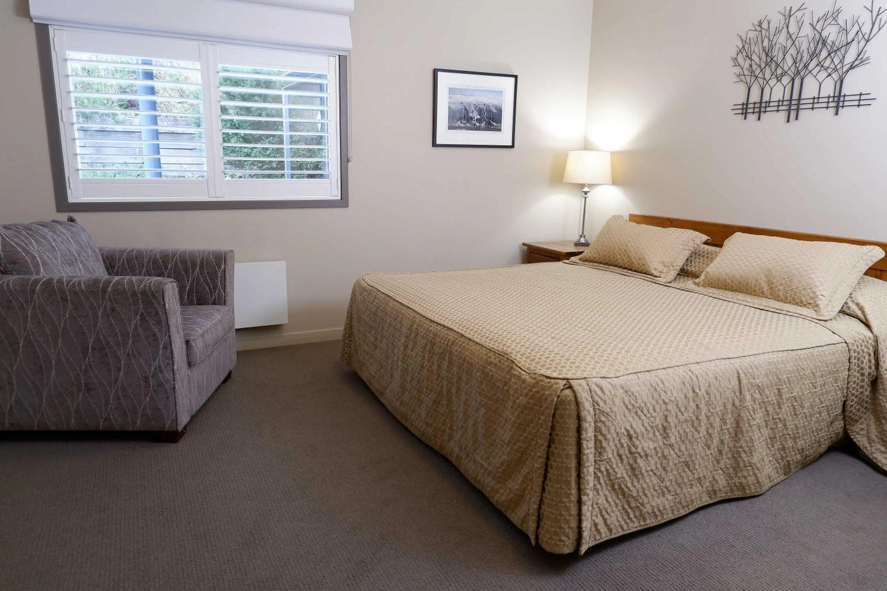 Bed in Squatters Run Apartments