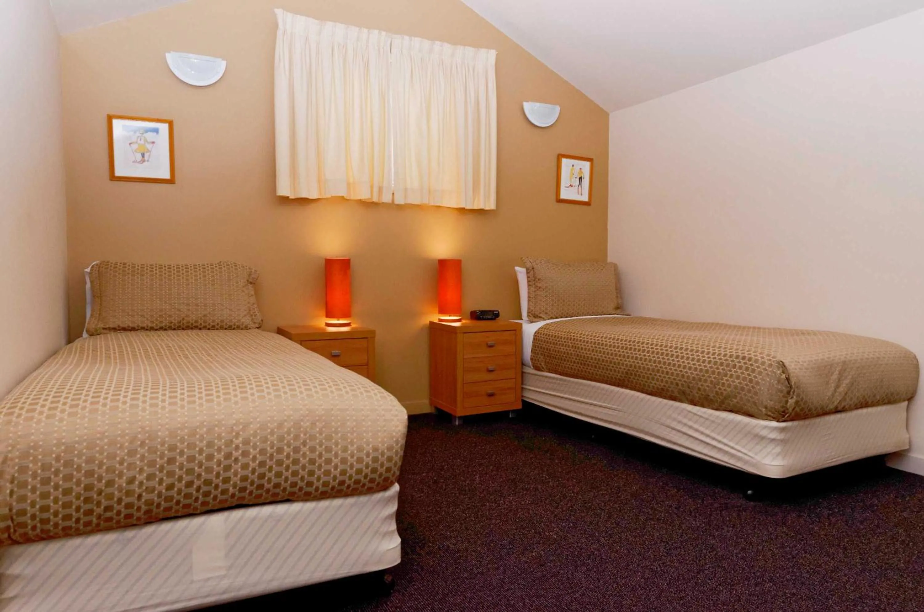 Bed in Squatters Run Apartments