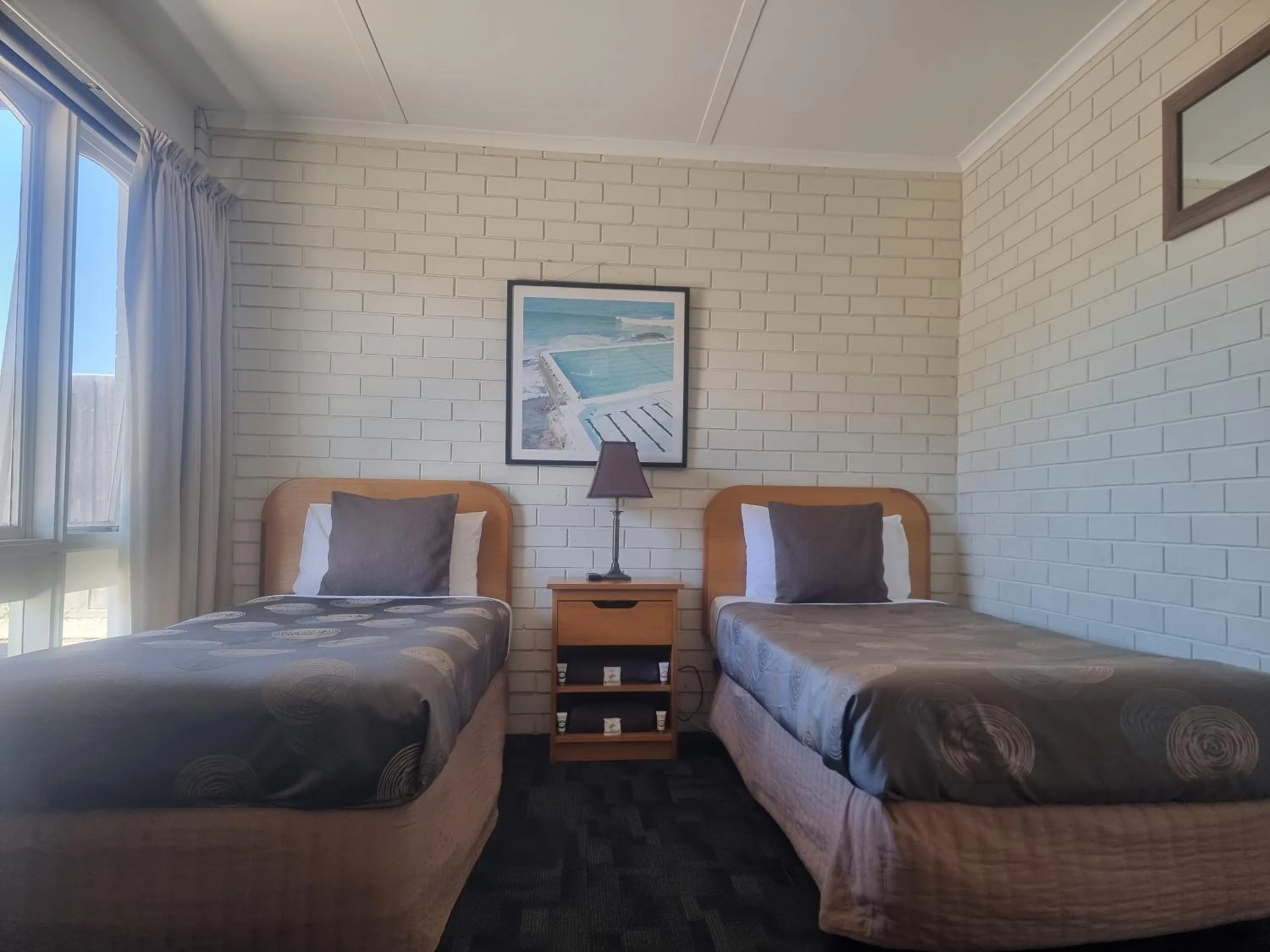 Bed in Hacienda Motel Geelong