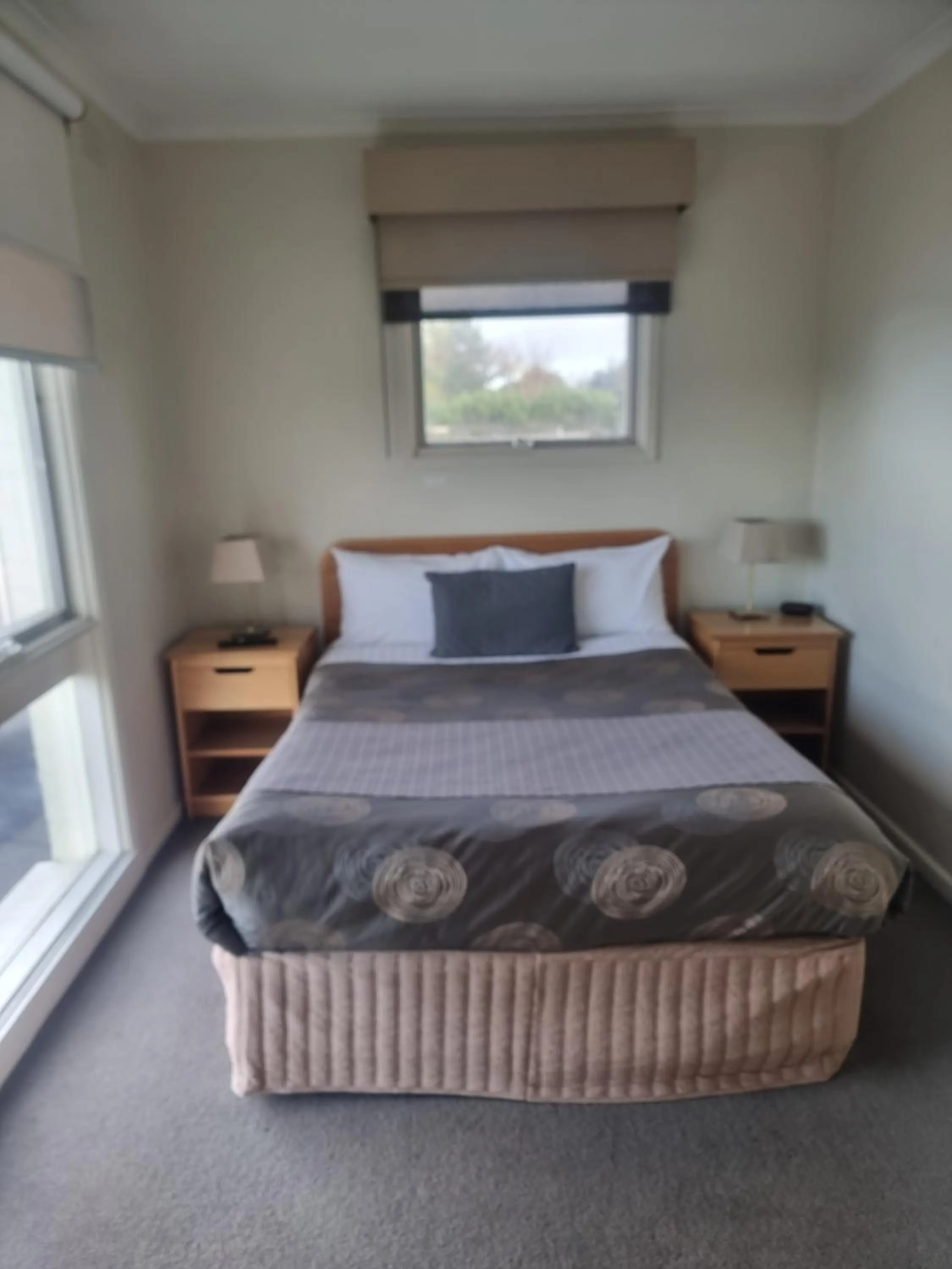 Bed in Hacienda Motel Geelong