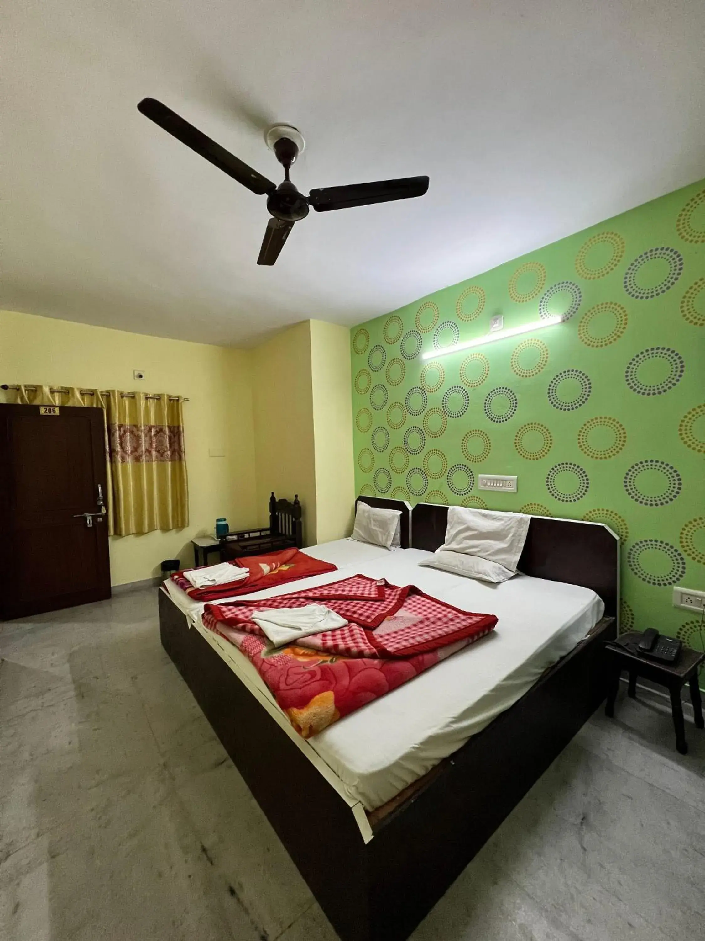 Standard Triple Room in Hotel Gokul Palace Standard Triple Room in Hotel Gokul Palace