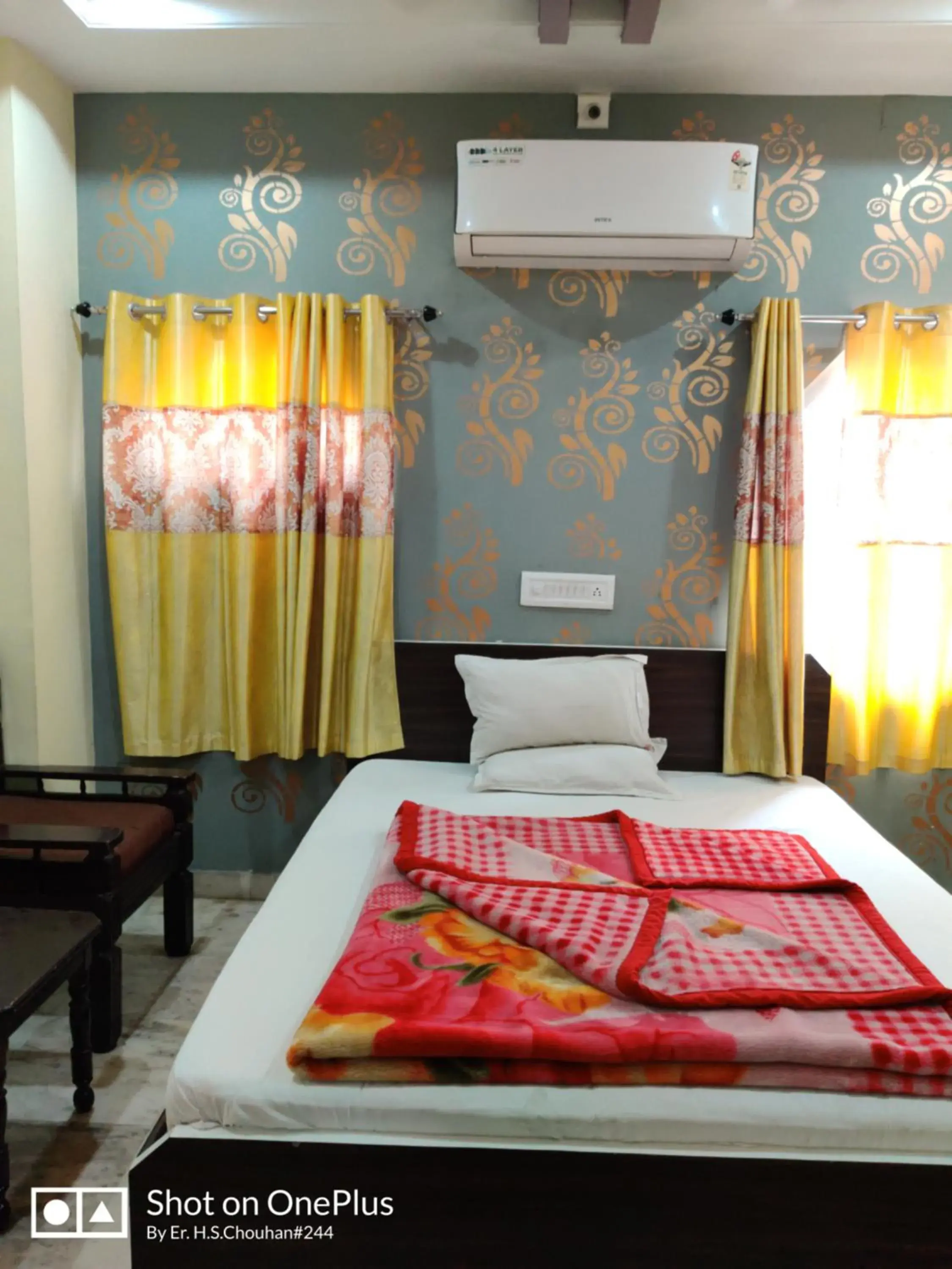 Superior Double Room in Hotel Gokul Palace Superior Double Room in Hotel Gokul Palace