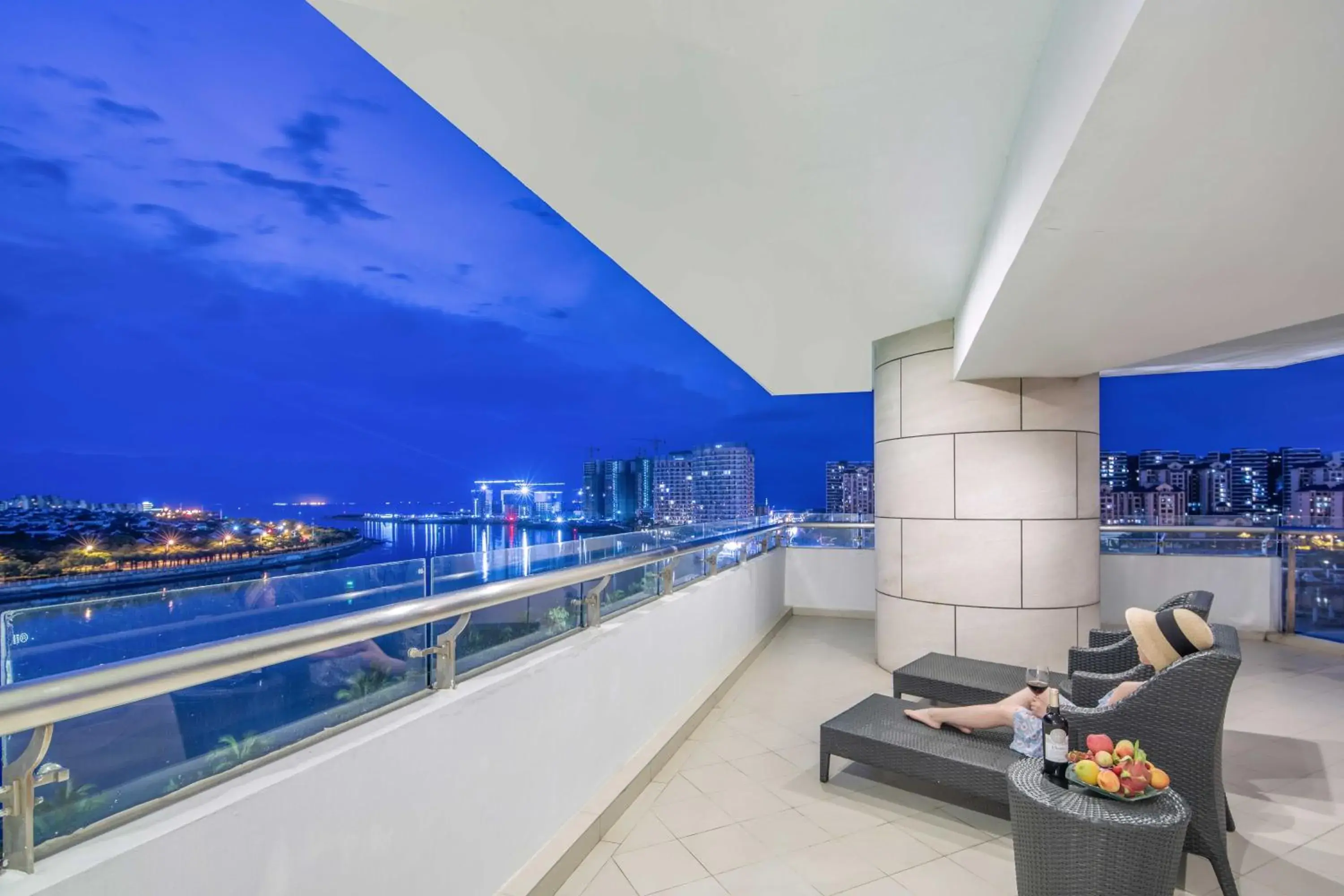 Executive King Suite with Sea View and Balcony in Pullman Haikou Executive King Suite with Sea View and Balcony in Pullman Haikou