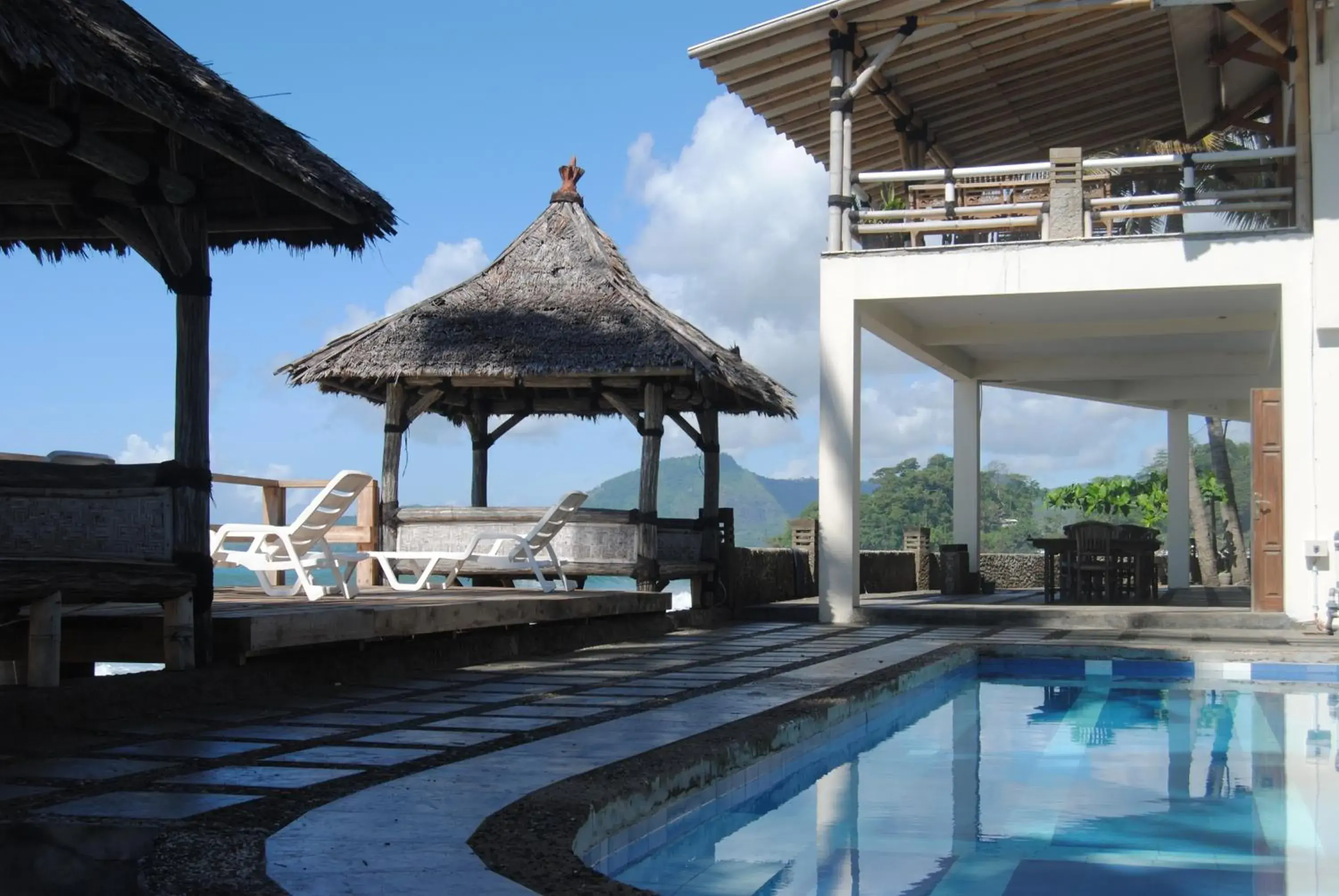 Swimming pool in 77 Sunset Plaza Swimming pool in 77 Sunset Plaza