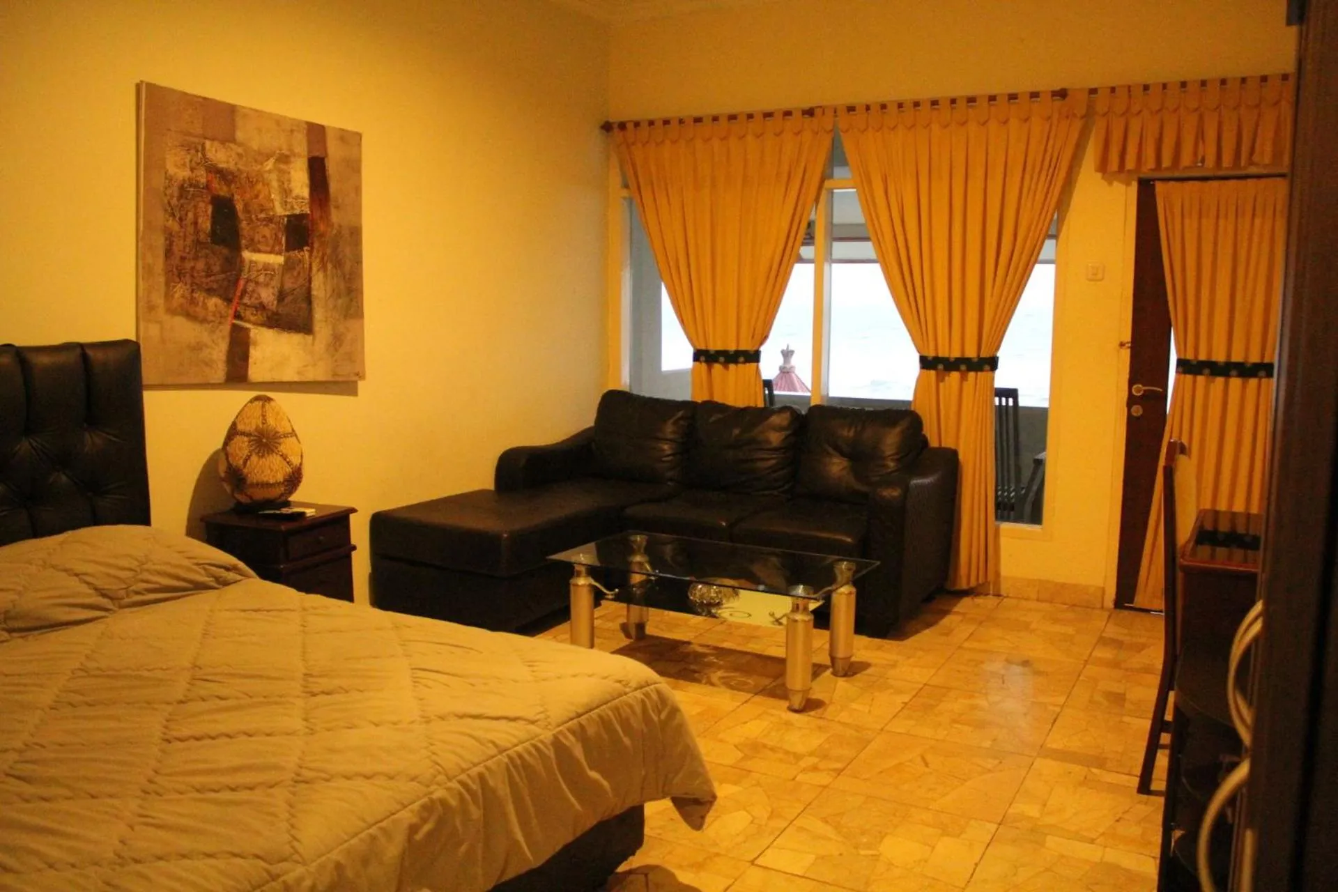 Day in 77 Sunset Plaza