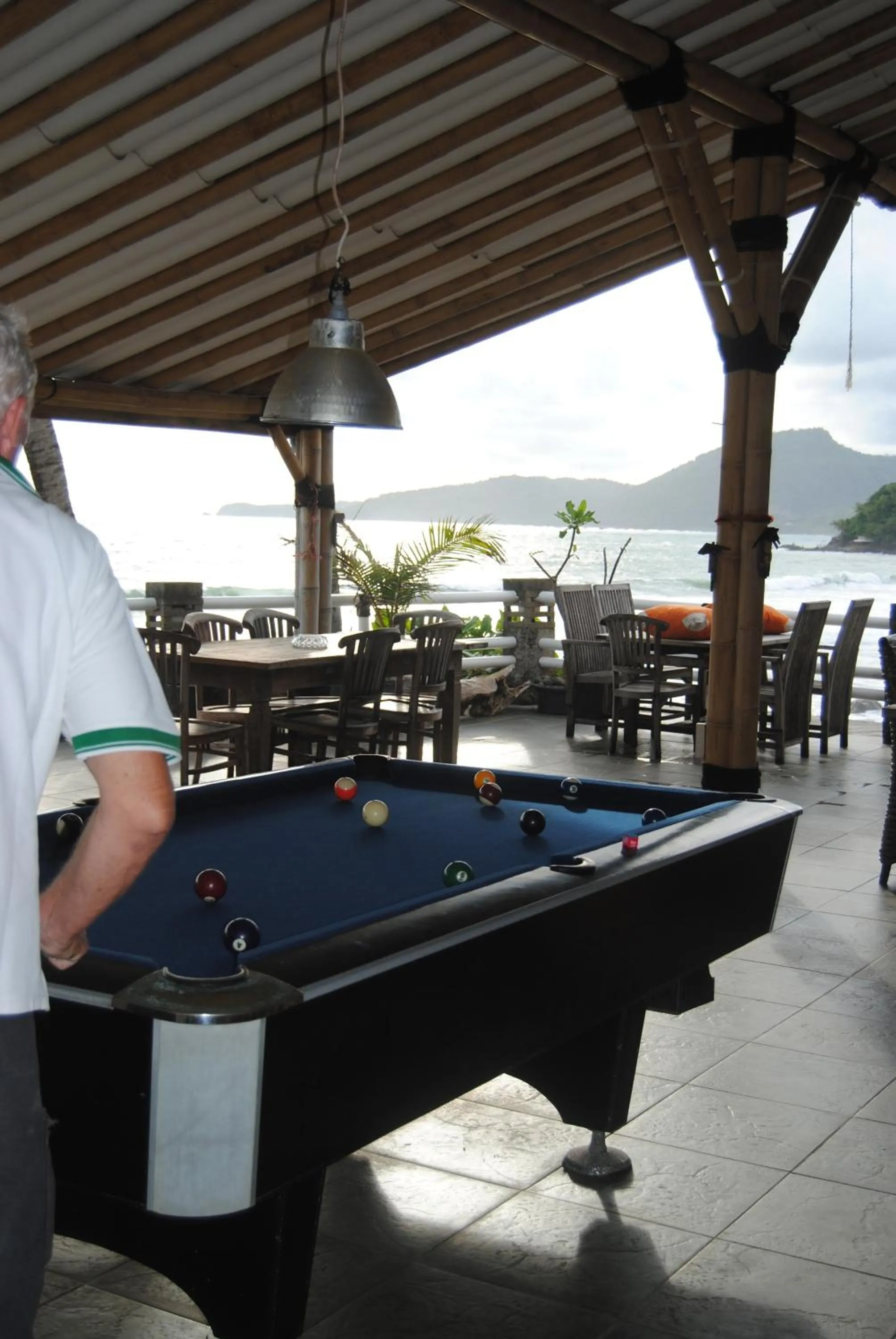 Restaurant/places to eat in 77 Sunset Plaza